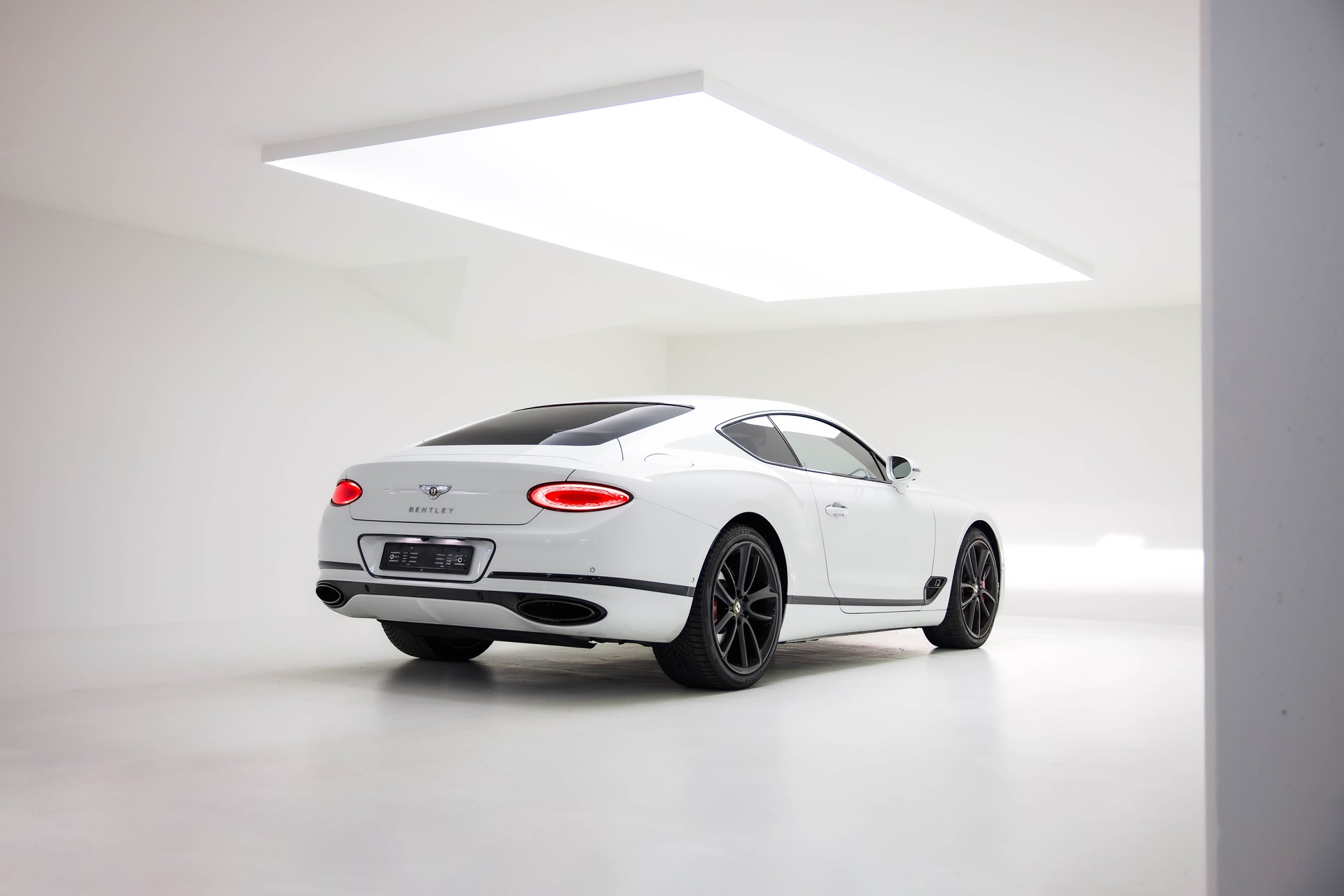 BENTLEY Continental GT 6.0 W12-showroom-element-1