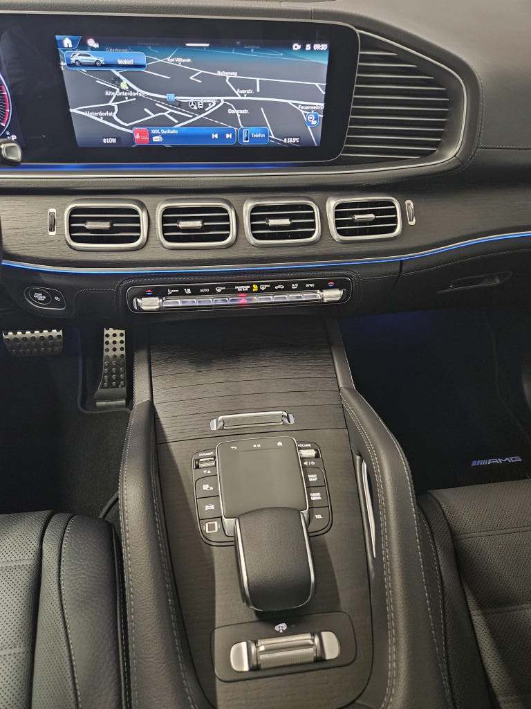 MERCEDES-BENZ GLE 300 d 4Matic AMG Line-image-13