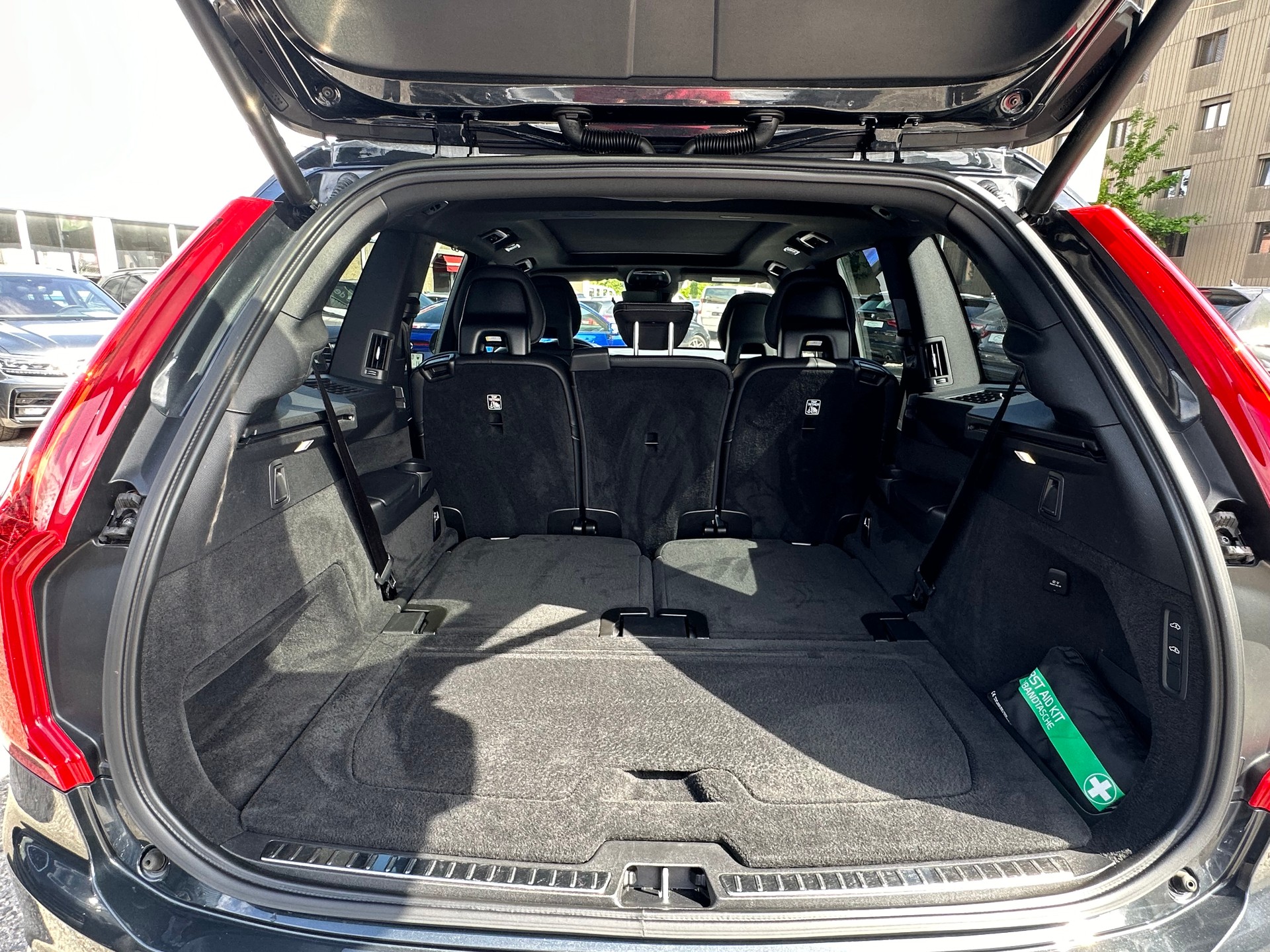 VOLVO XC90 T8 eAWD R-Design Geartronic 7 places-image-8