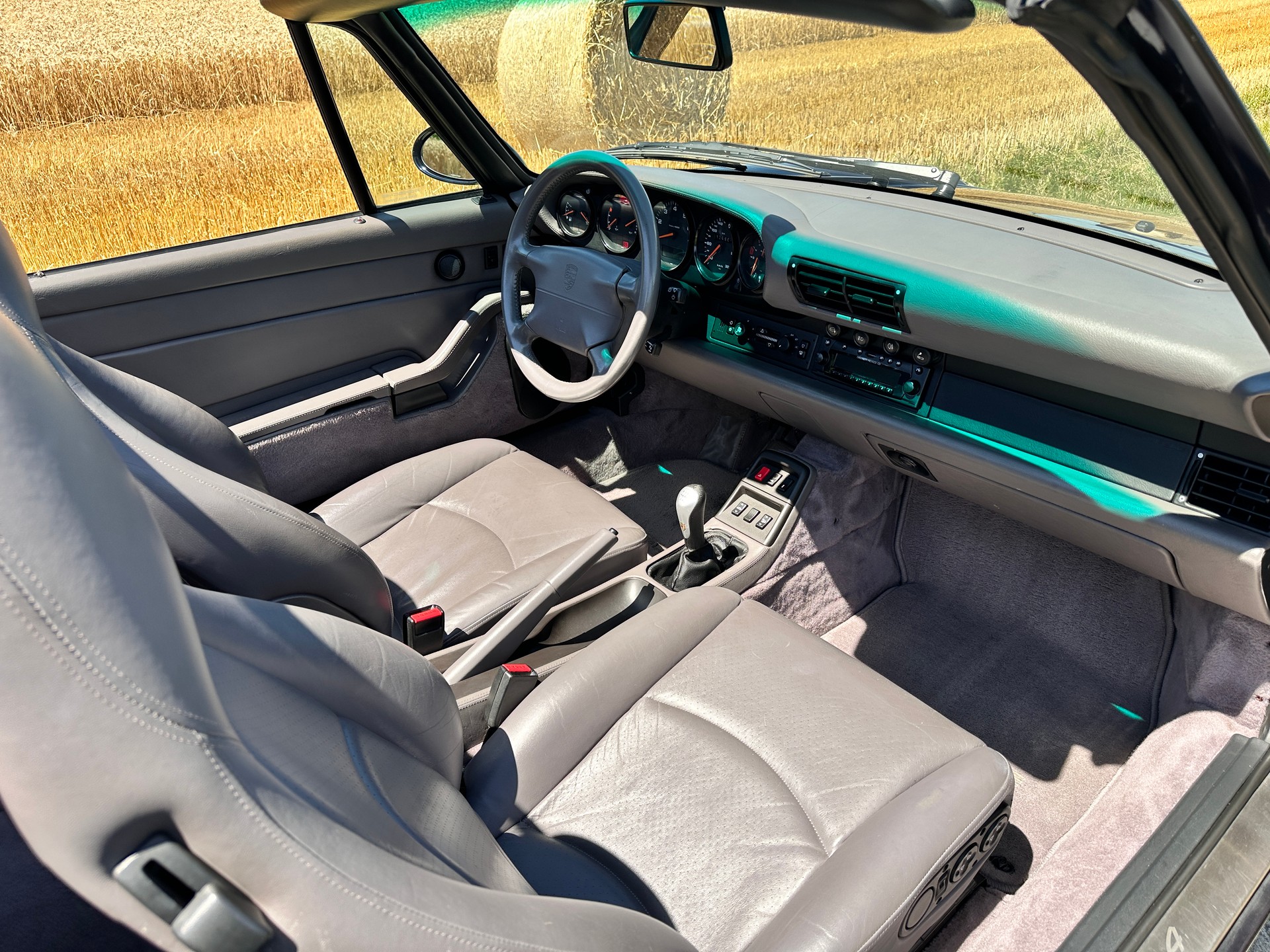 PORSCHE 911 Carrera 4 Cabrio-image-11