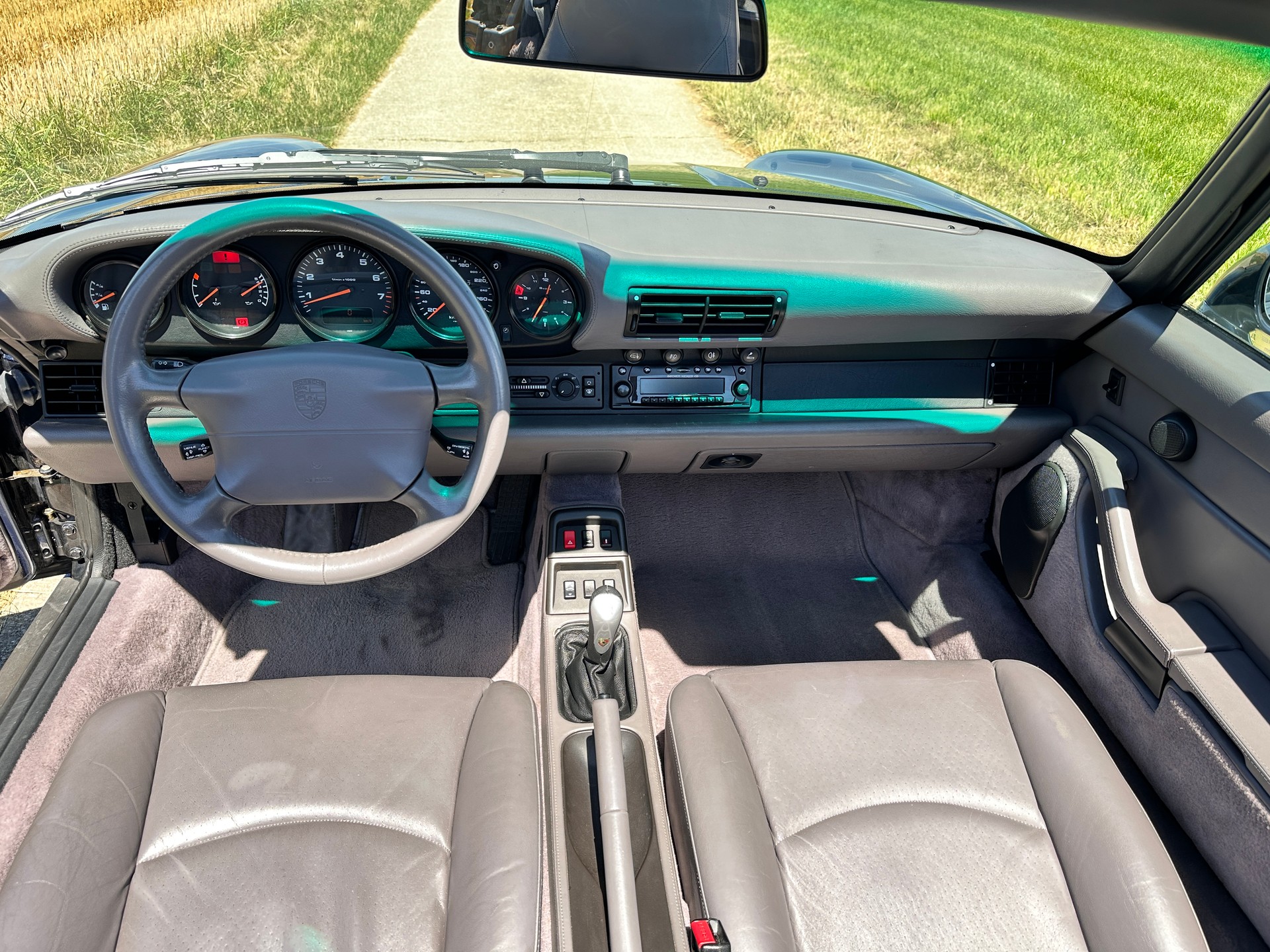 PORSCHE 911 Carrera 4 Cabrio-image-15