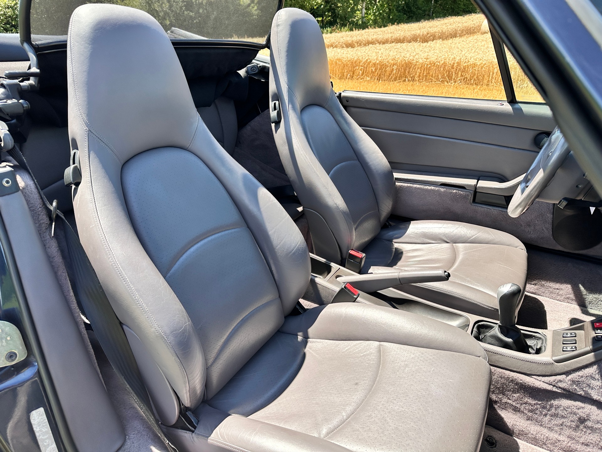 PORSCHE 911 Carrera 4 Cabrio-image-13