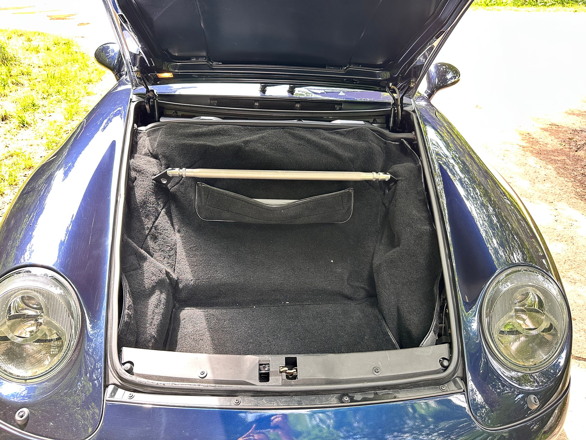 PORSCHE 911 Carrera 4 Cabrio-image-10