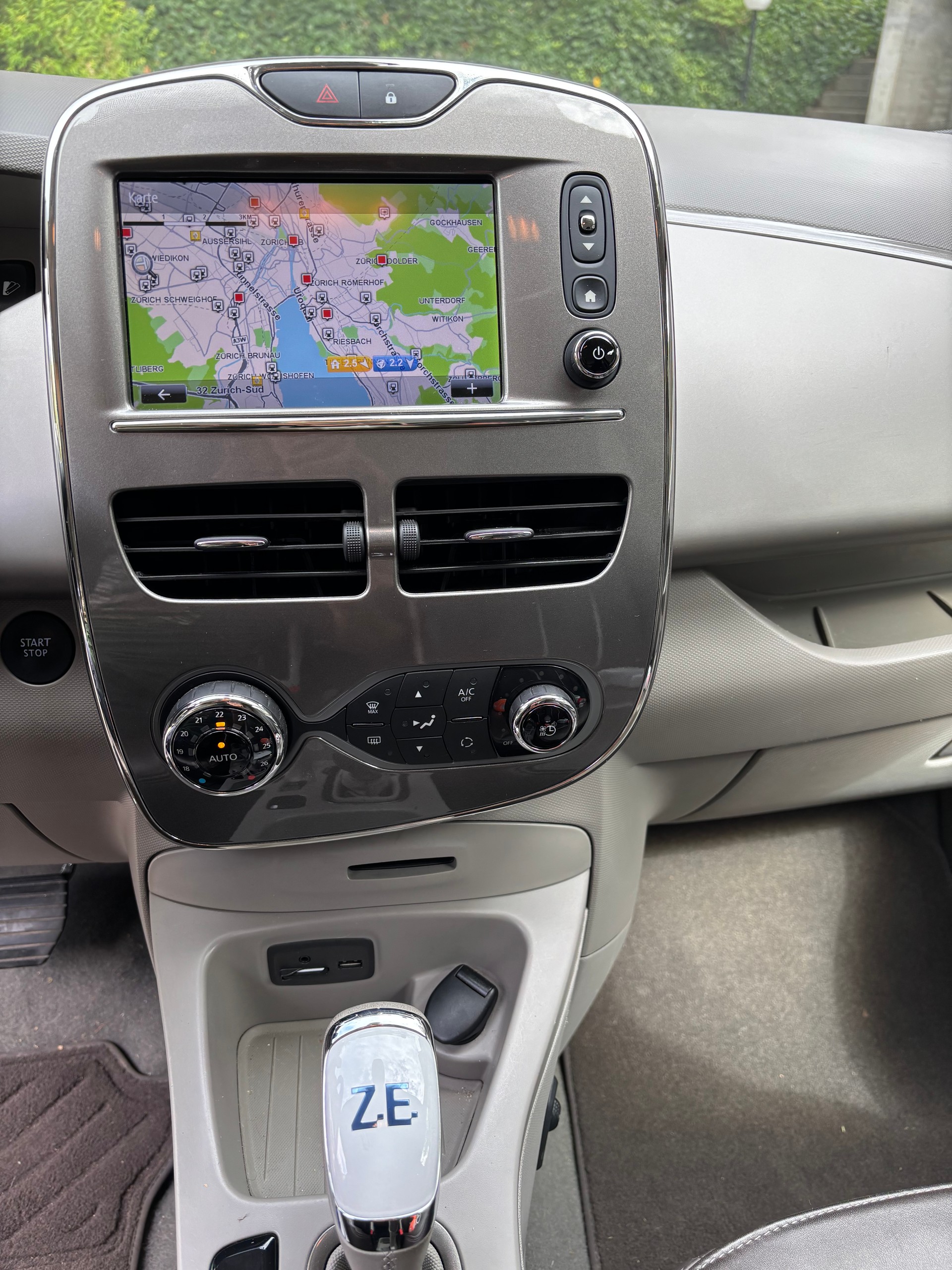 RENAULT Zoe Swiss Edition R240 (Batterie Miete)-image-5