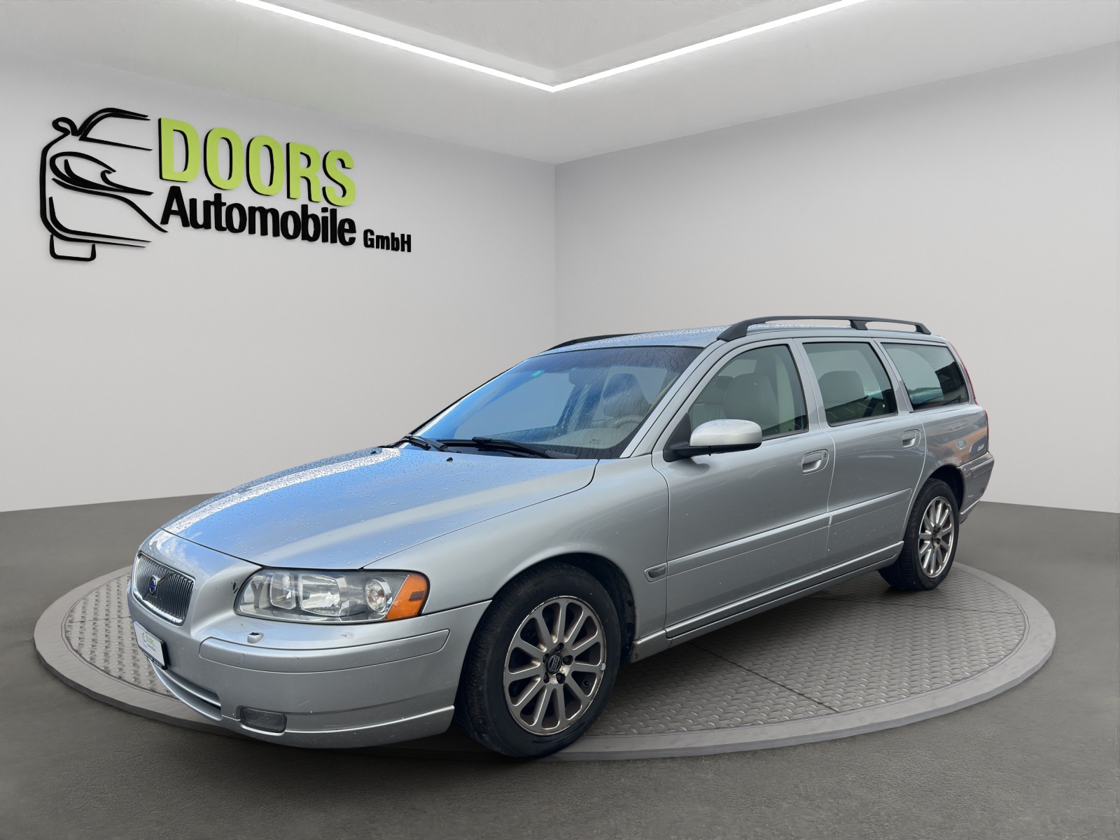 VOLVO V70 D5 Momentum-showroom-element-2