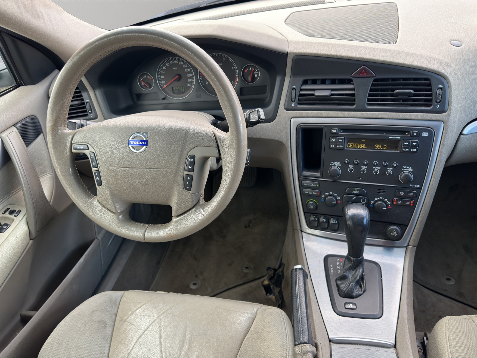 VOLVO V70 D5 Momentum-image-8