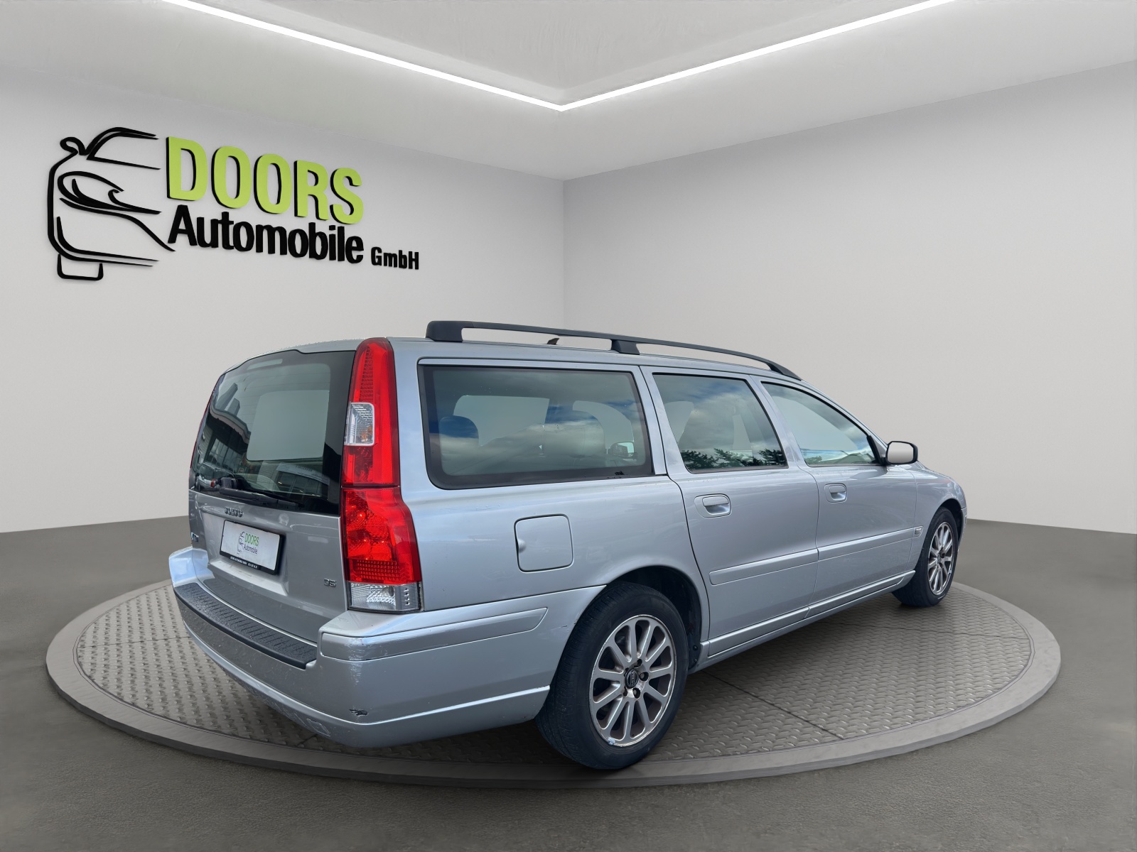 VOLVO V70 D5 Momentum-showroom-element-3