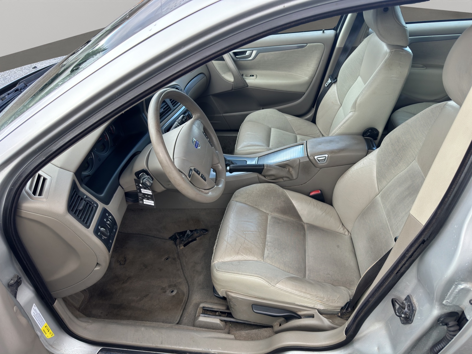 VOLVO V70 D5 Momentum-image-9