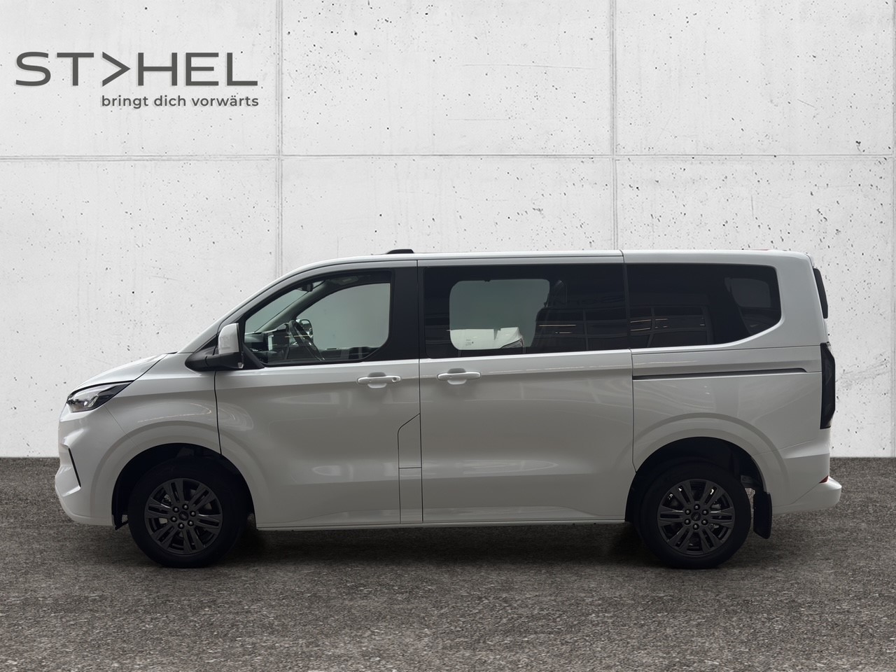 FORD Tourneo C Bus 320 L1 2.0 EcoBlue 136 Titanium-showroom-element-3