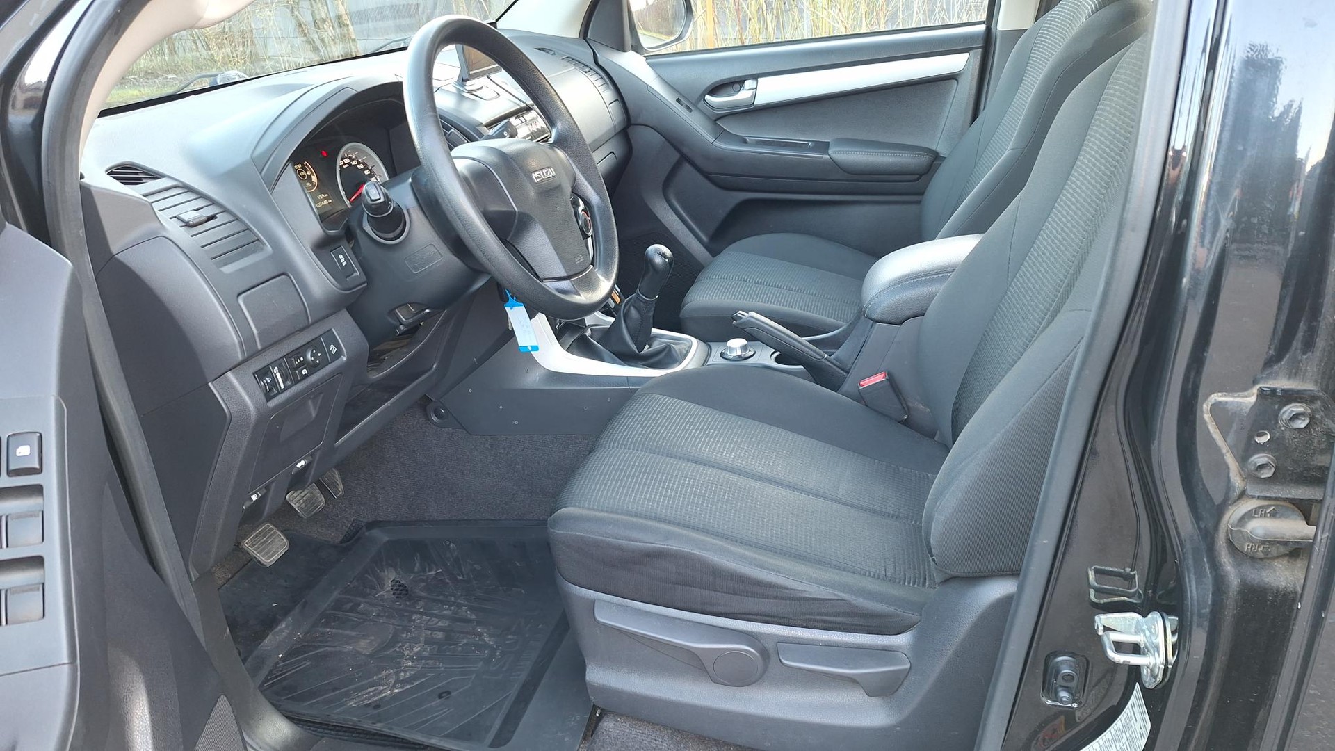 ISUZU D-MAX 1.9 Crew Cab Planet 4x4-image-6
