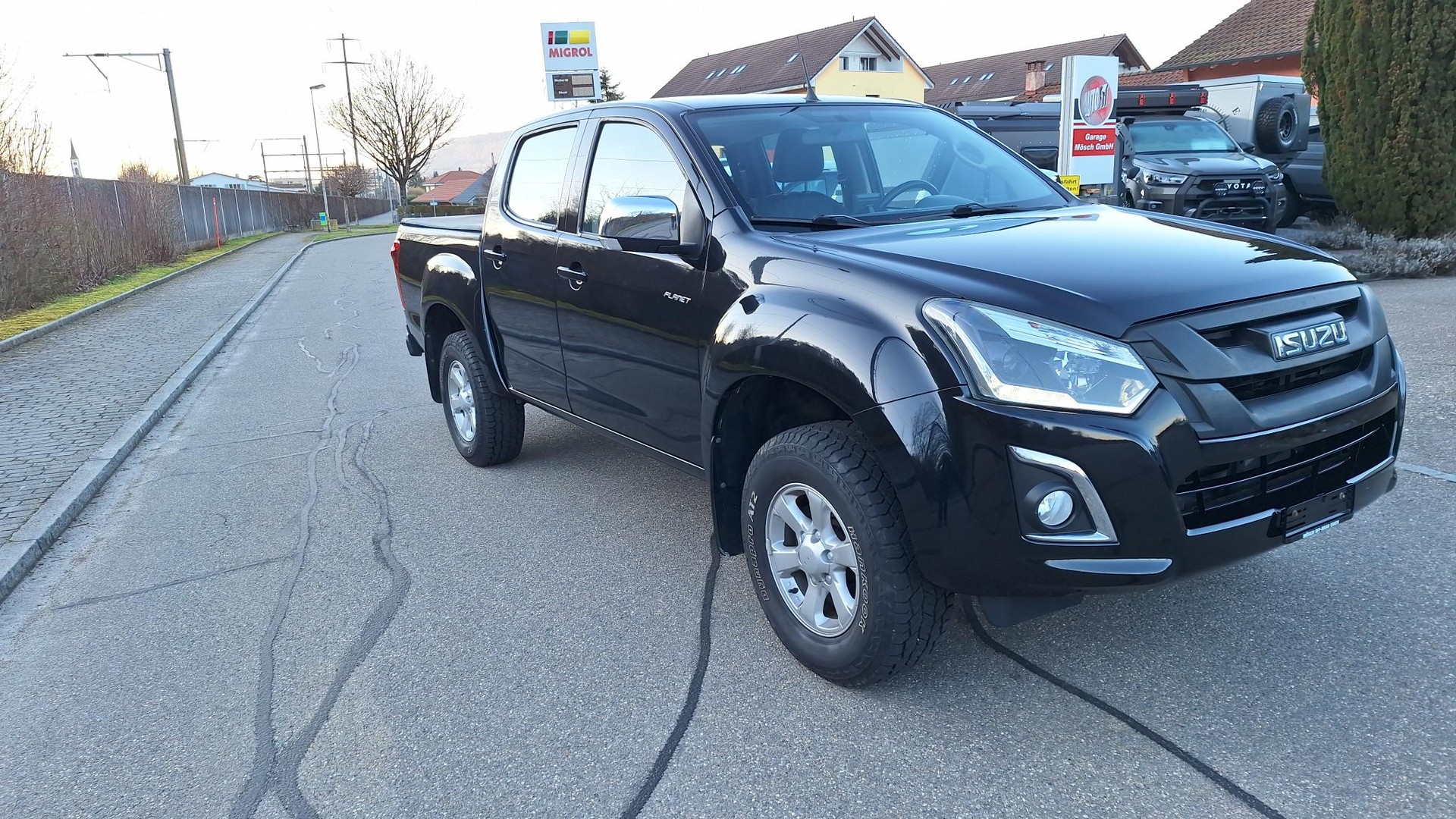 ISUZU D-MAX 1.9 Crew Cab Planet 4x4-image-2