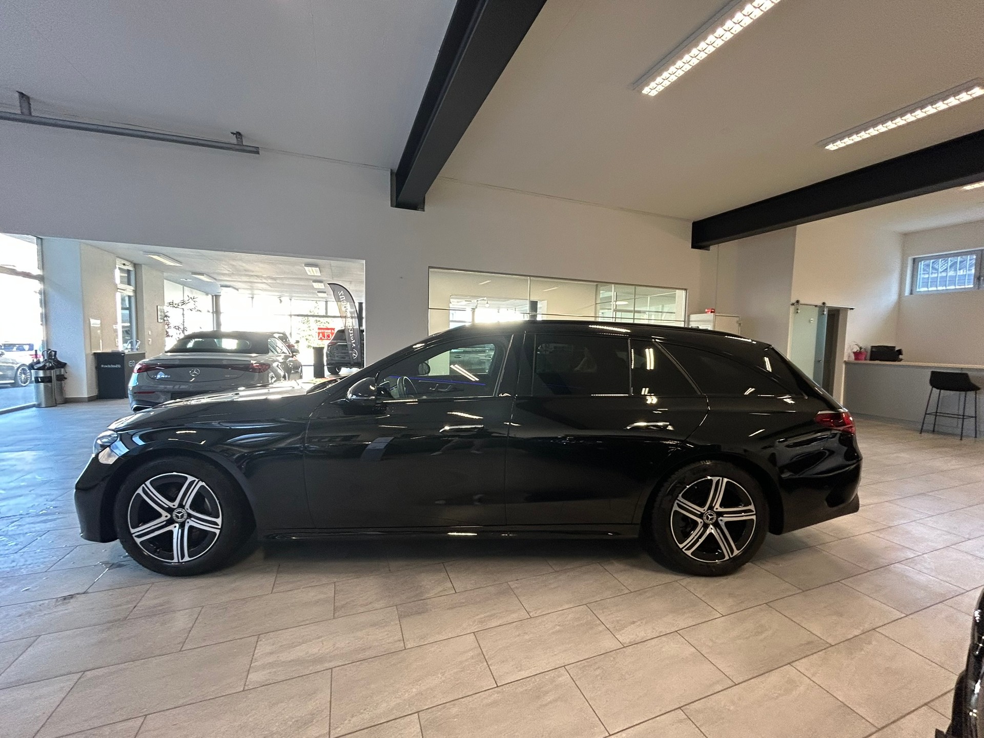 MERCEDES-BENZ E 200 T 9G-Tronic 4Matic AMG Line-showroom-element-3