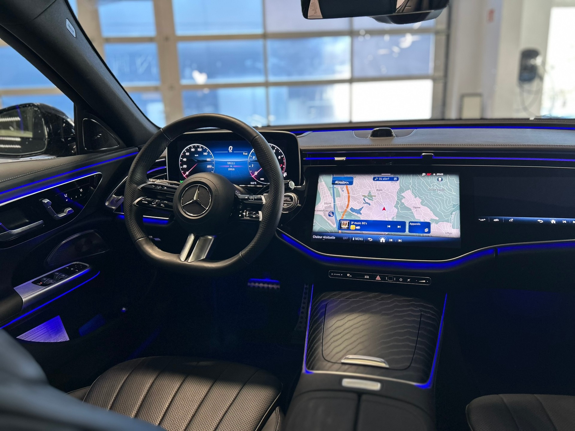 MERCEDES-BENZ E 200 T 9G-Tronic 4Matic AMG Line-image-8