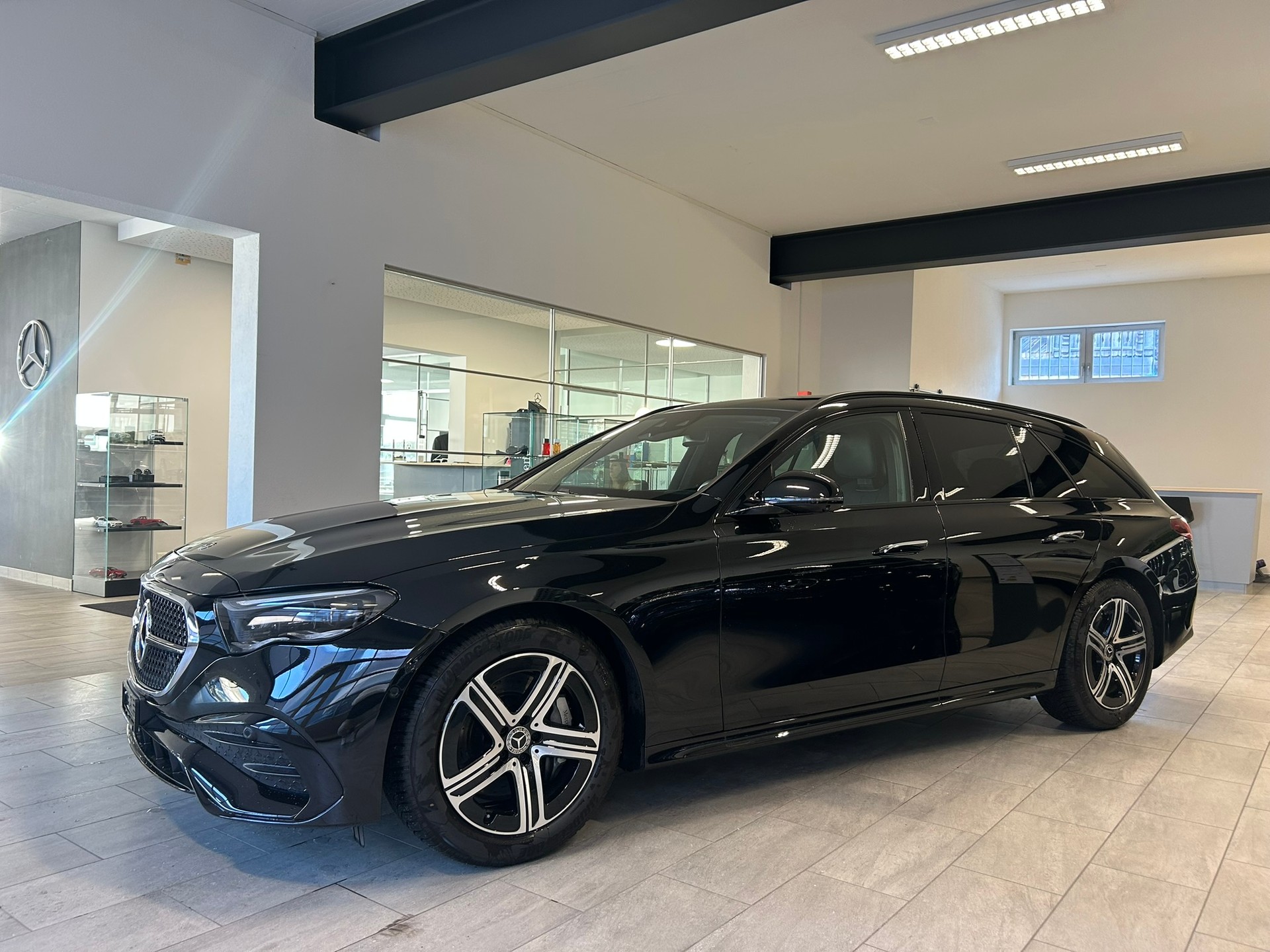 MERCEDES-BENZ E 200 T 9G-Tronic 4Matic AMG Line-showroom-element-1