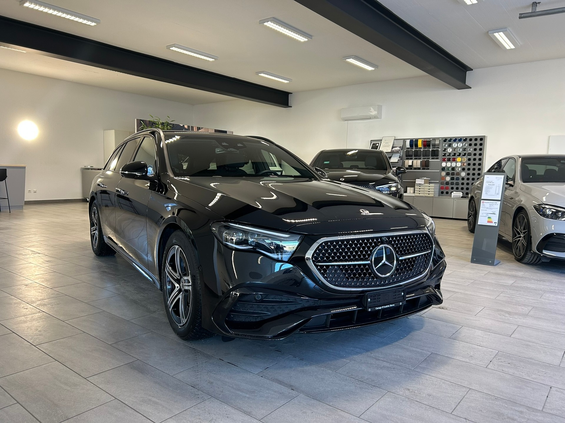 MERCEDES-BENZ E 200 T 9G-Tronic 4Matic AMG Line-showroom-element-2