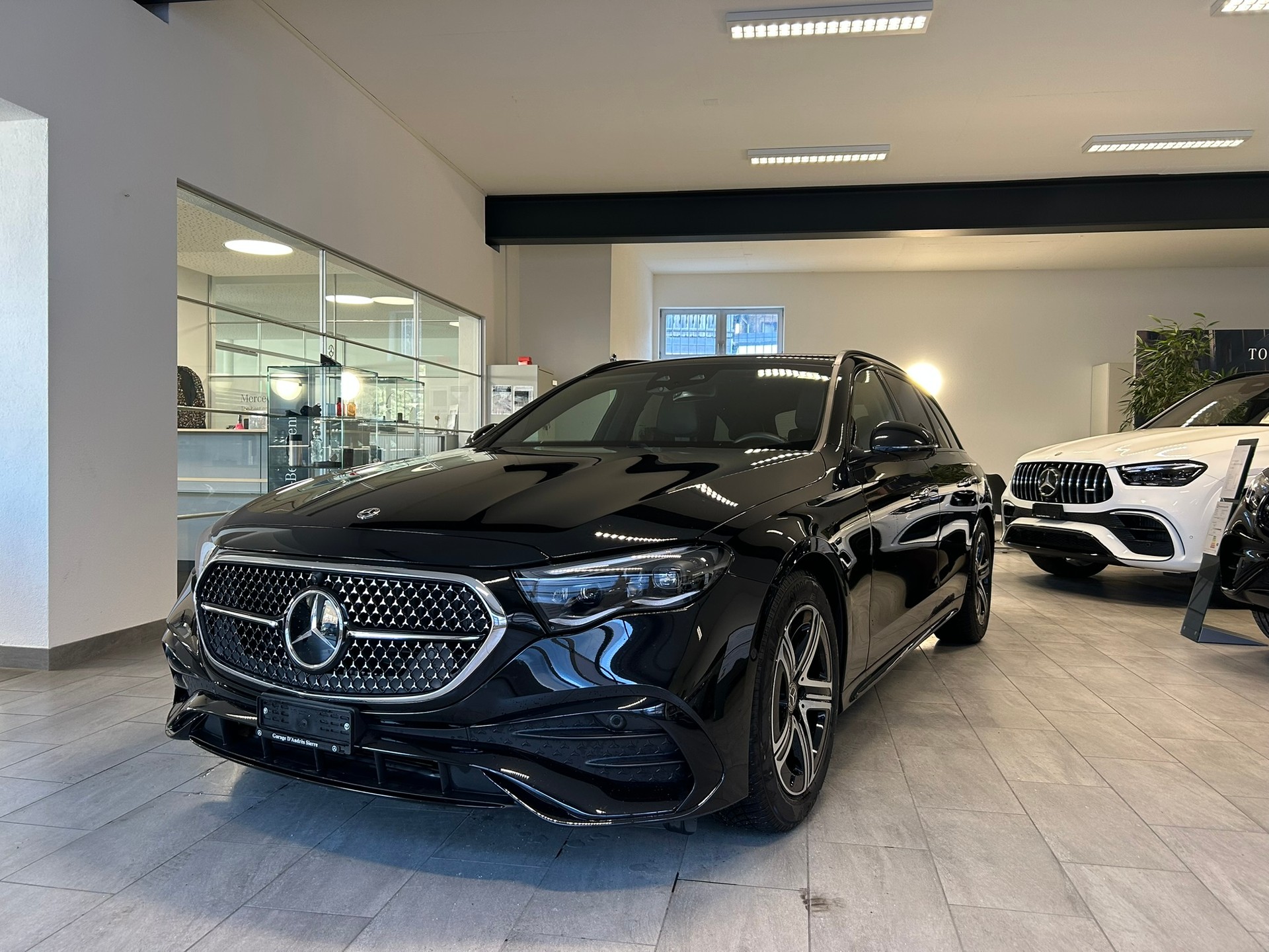 MERCEDES-BENZ E 200 T 9G-Tronic 4Matic AMG Line