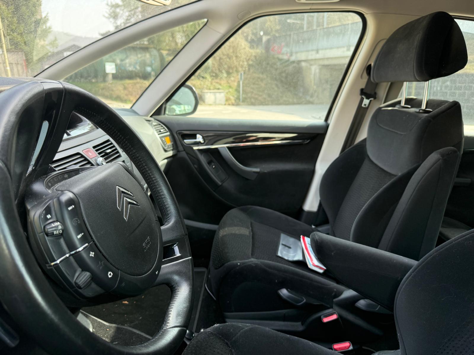 CITROEN C4 Picasso 1.6i 16V THP Exclusive Automatic-image-9