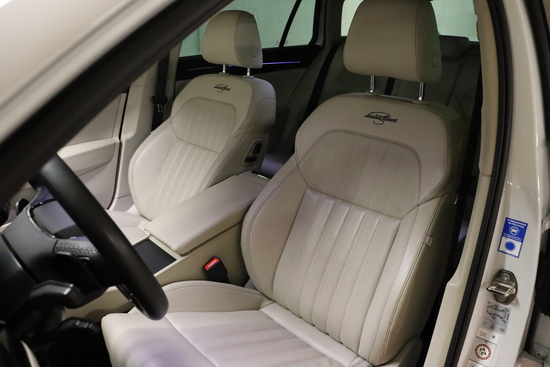 SKODA SUPERB COMBI 2.0 TDI L&K DSG ** FAHRASSISTENZ-PAKET ** 360 GRAD KAMERA ** SITZKÜHLUNG-/MASSAGE ** AHK **-image-14