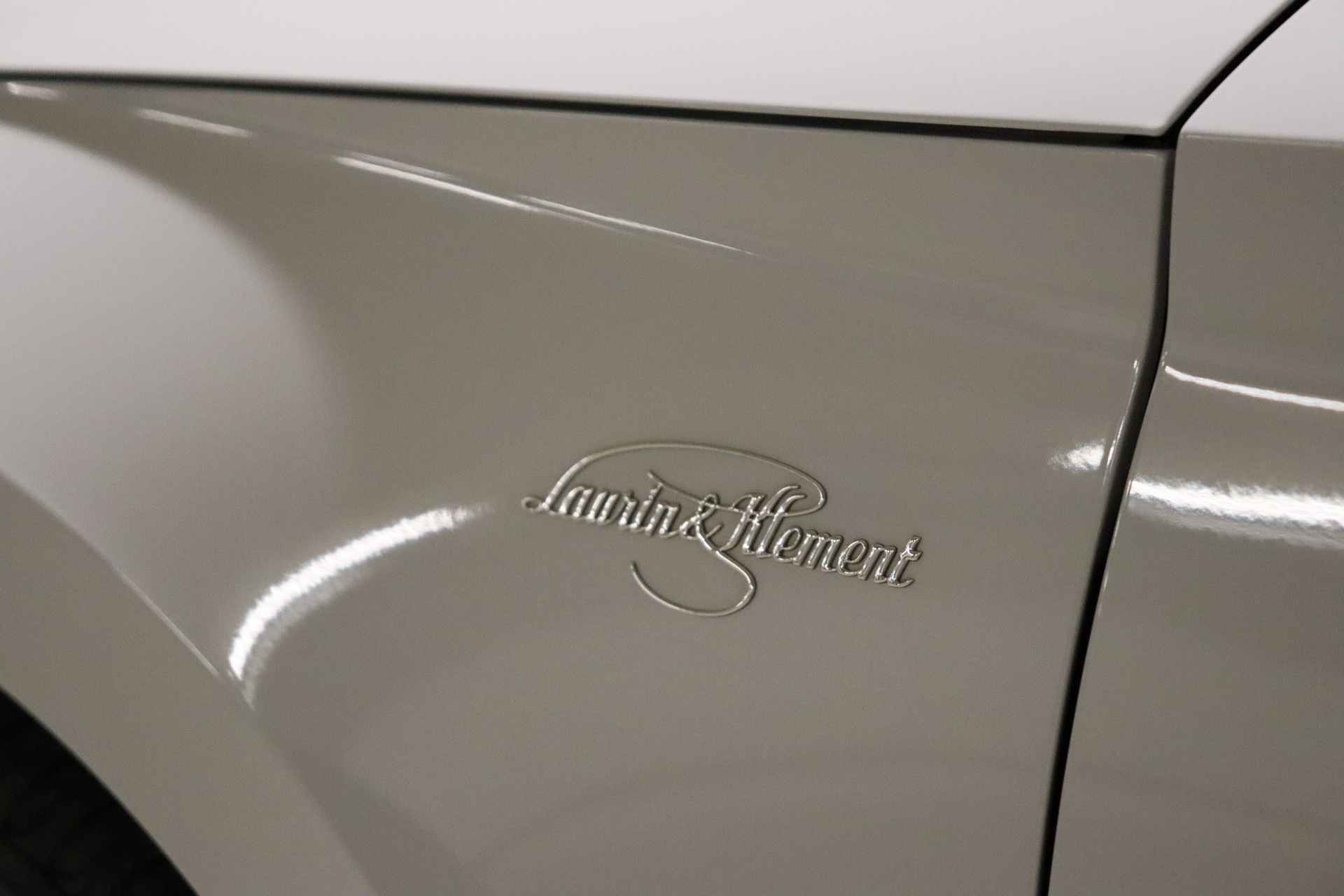 SKODA SUPERB COMBI 2.0 TDI L&K DSG ** FAHRASSISTENZ-PAKET ** 360 GRAD KAMERA ** SITZKÜHLUNG-/MASSAGE ** AHK **-image-12