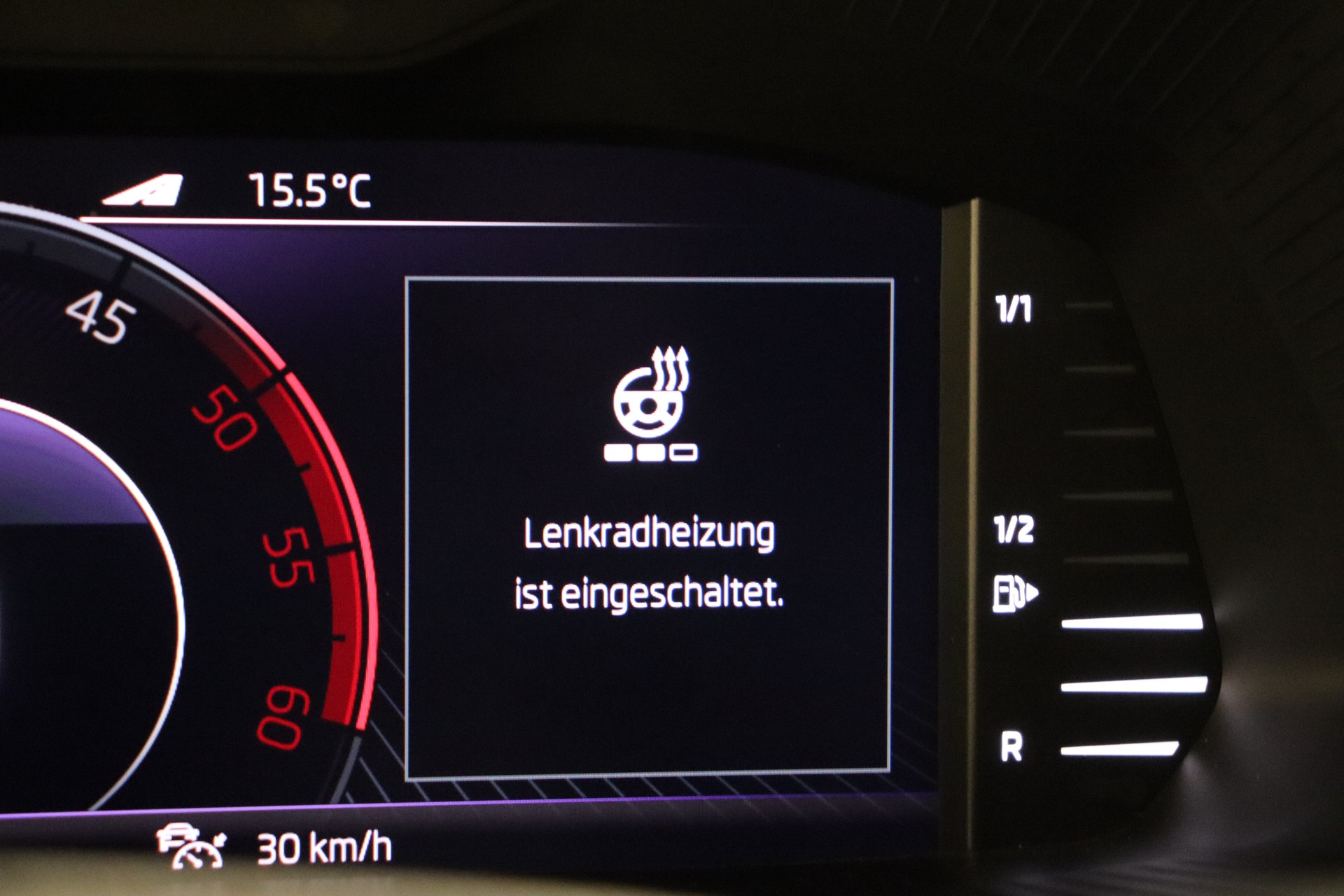 SKODA SUPERB COMBI 2.0 TDI L&K DSG ** FAHRASSISTENZ-PAKET ** 360 GRAD KAMERA ** SITZKÜHLUNG-/MASSAGE ** AHK **-image-23