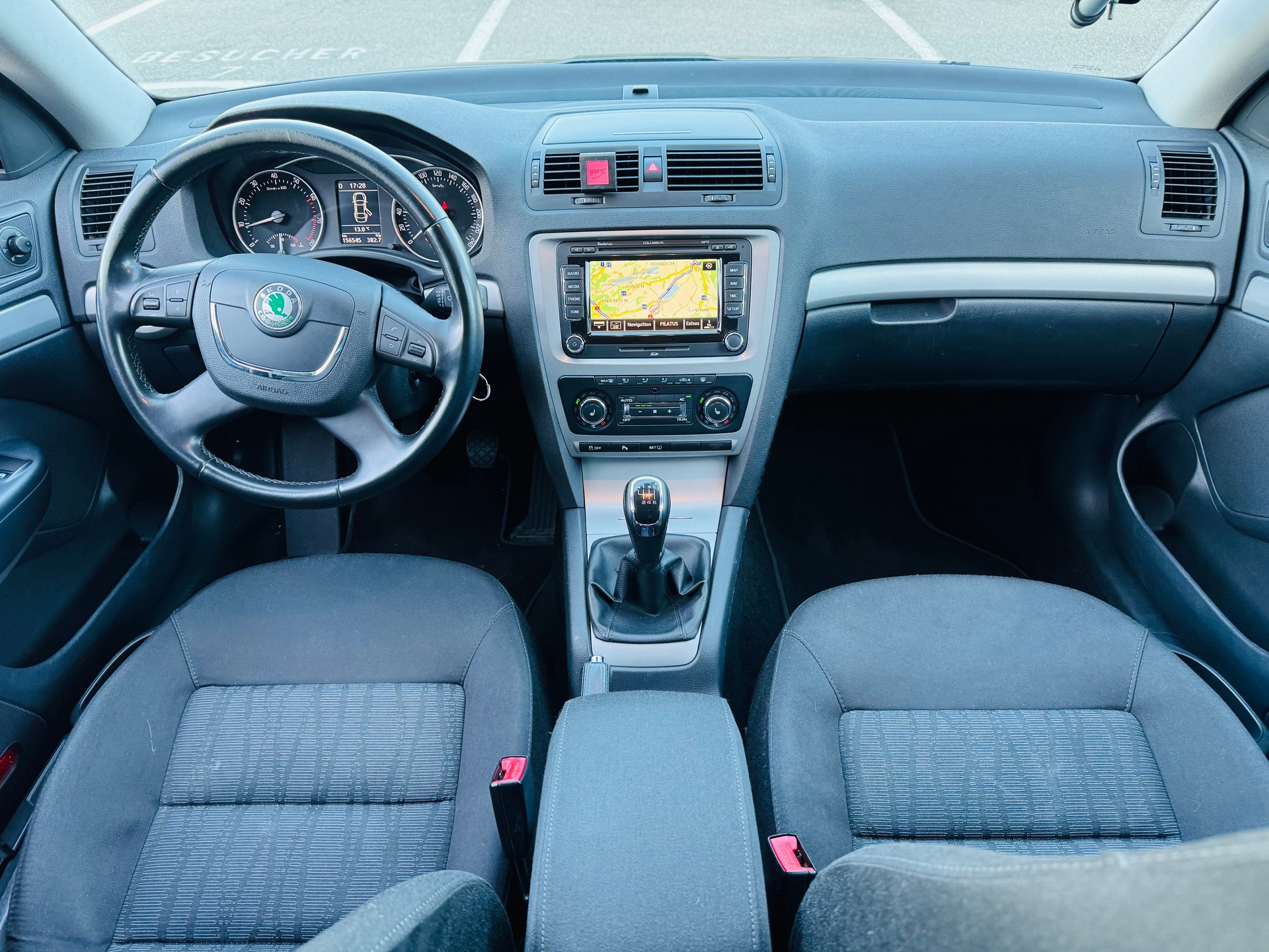 SKODA Octavia Combi 1.8 TSI Elegance-image-2