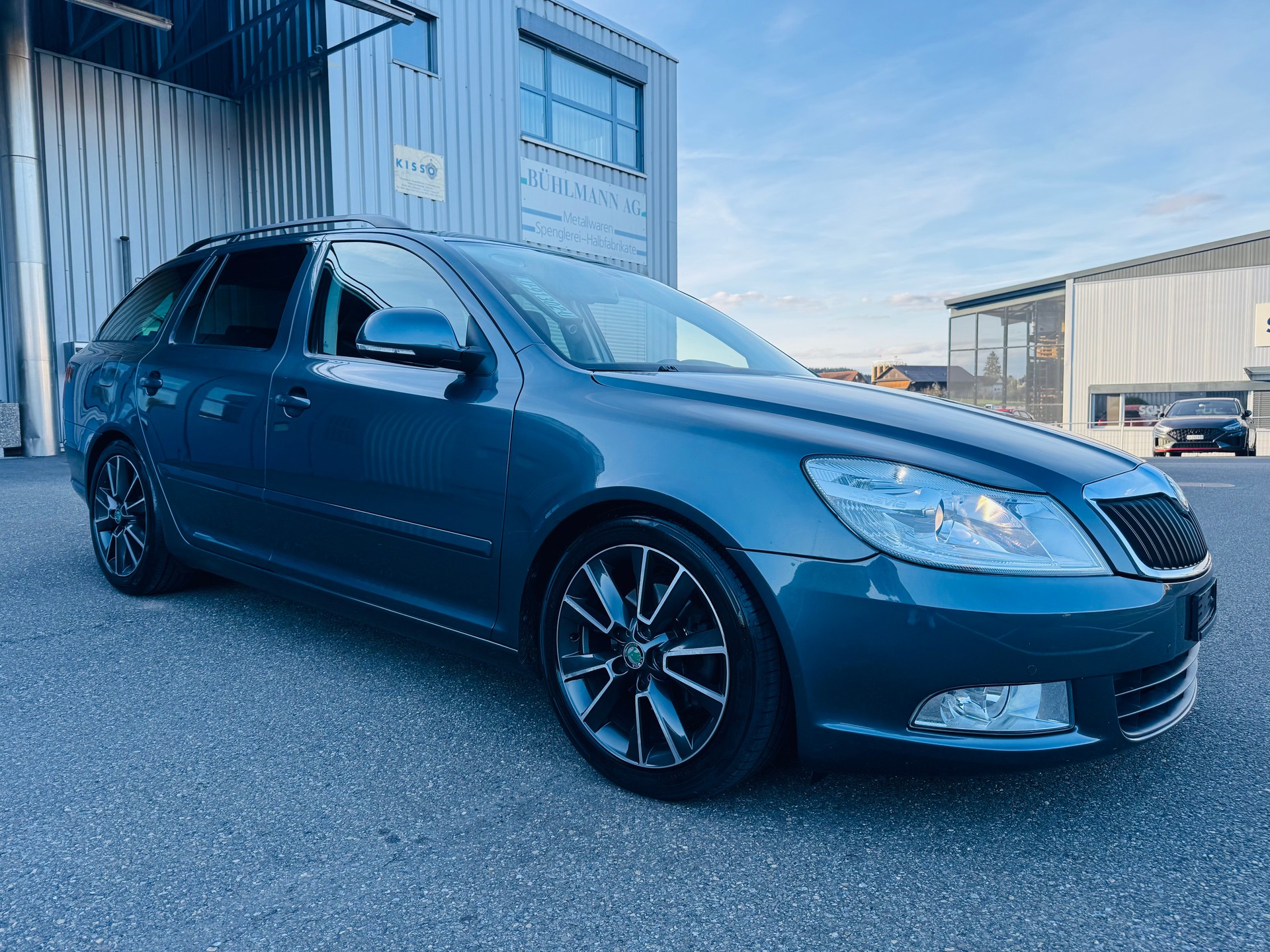 SKODA Octavia Combi 1.8 TSI Elegance-image-8