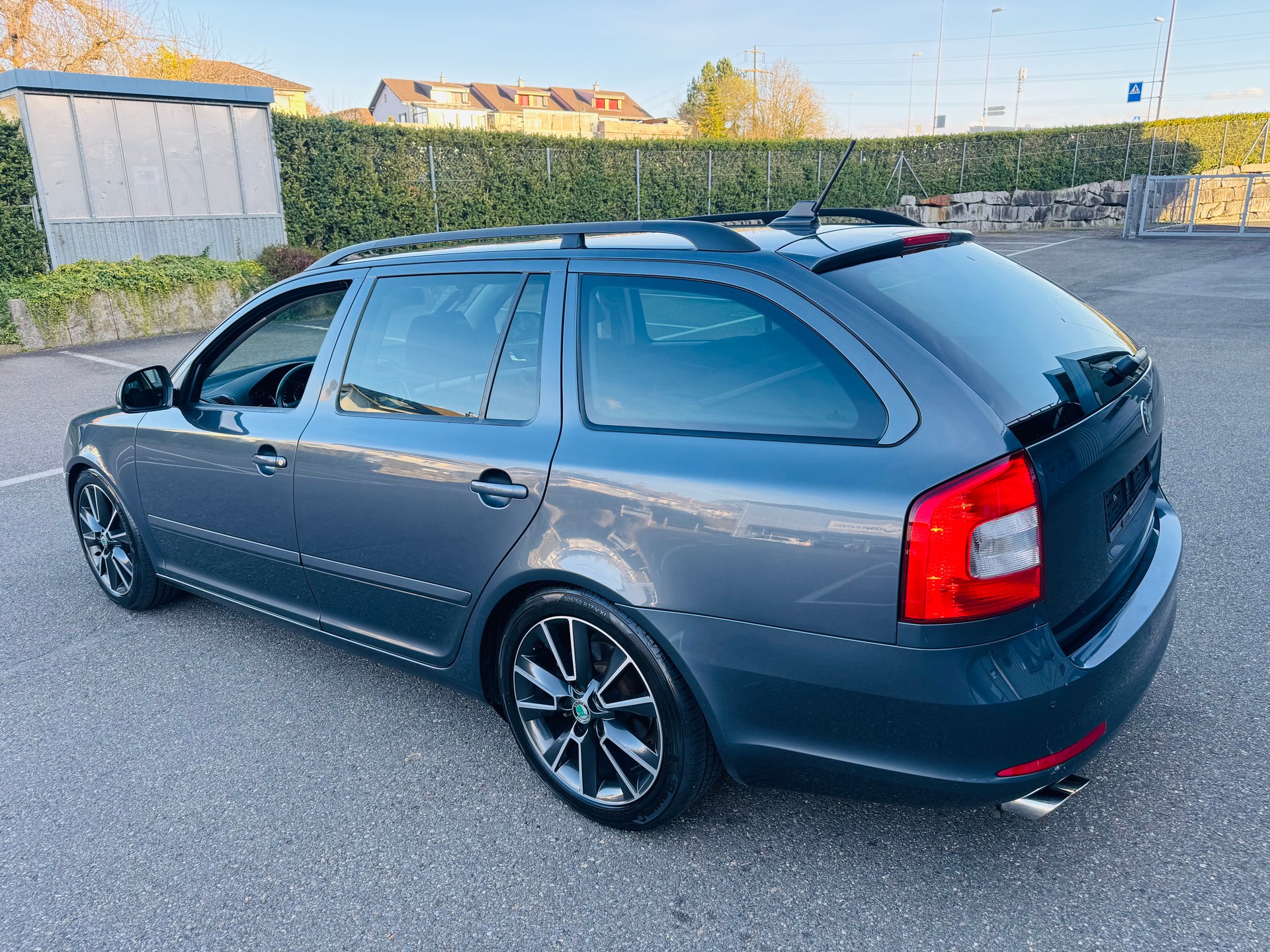SKODA Octavia Combi 1.8 TSI Elegance-image-3
