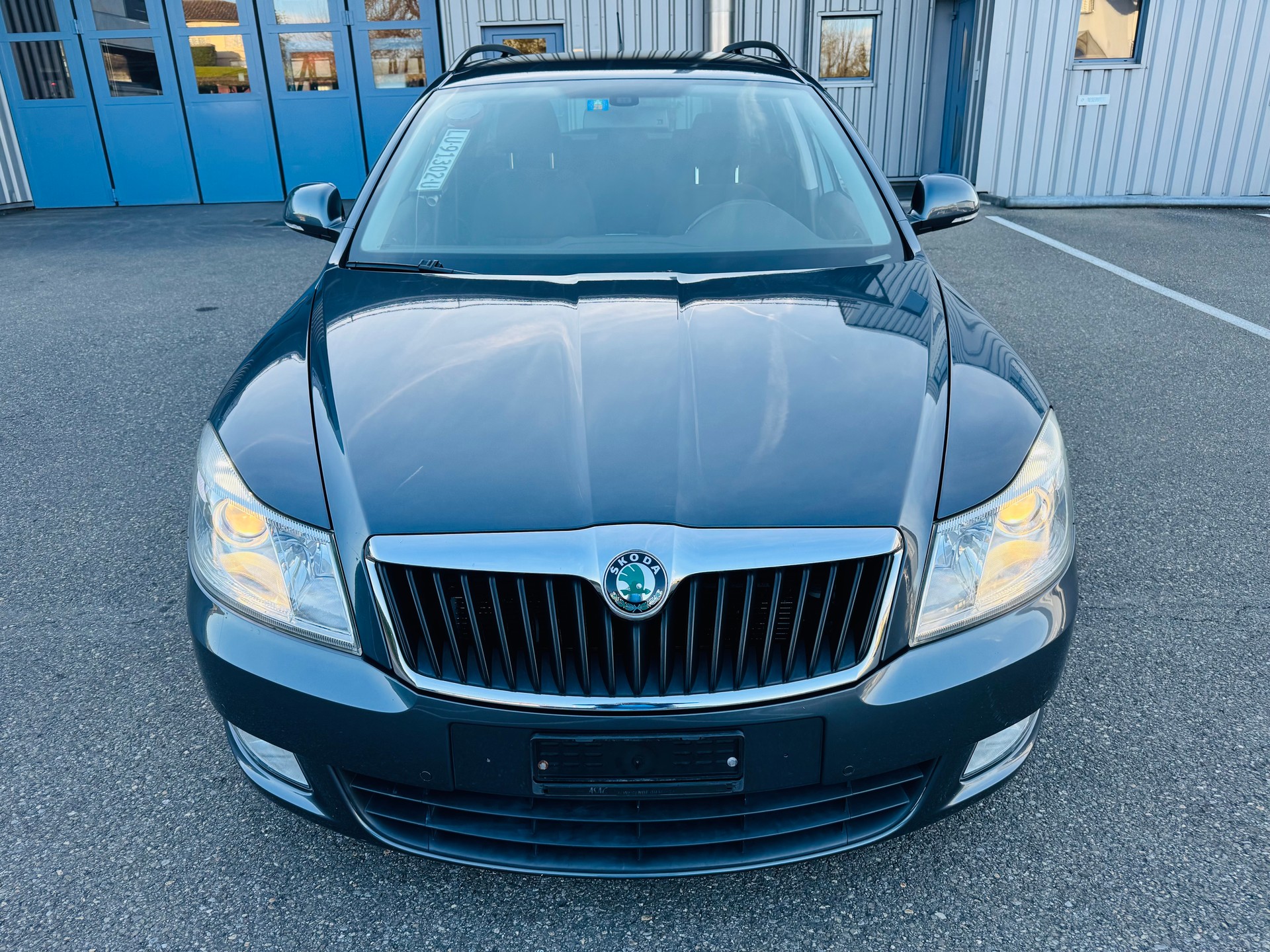 SKODA Octavia Combi 1.8 TSI Elegance-image-9