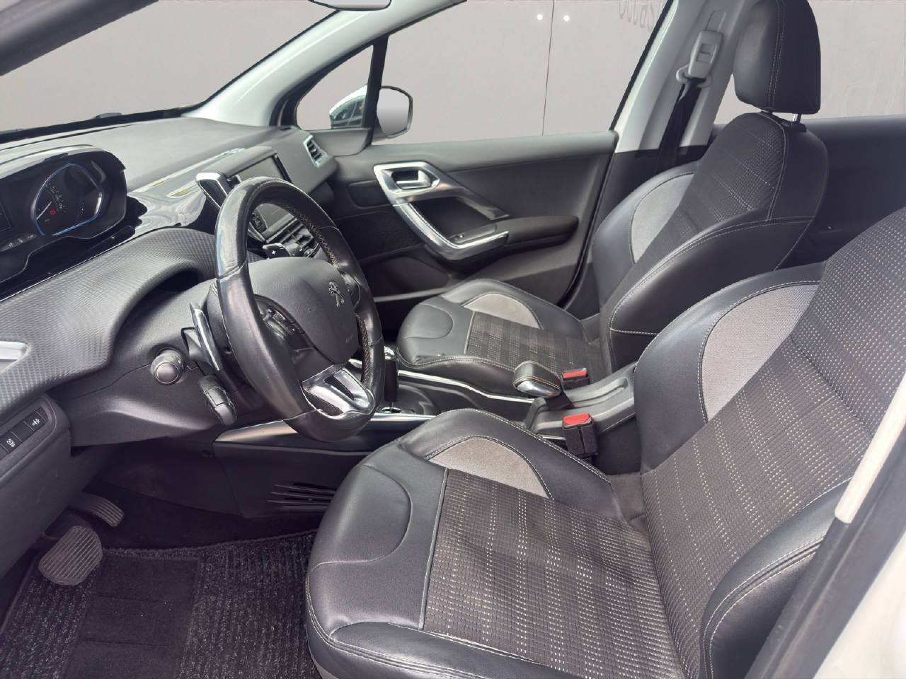 PEUGEOT 2008 1.2 PureTech Active EGS S-image-4