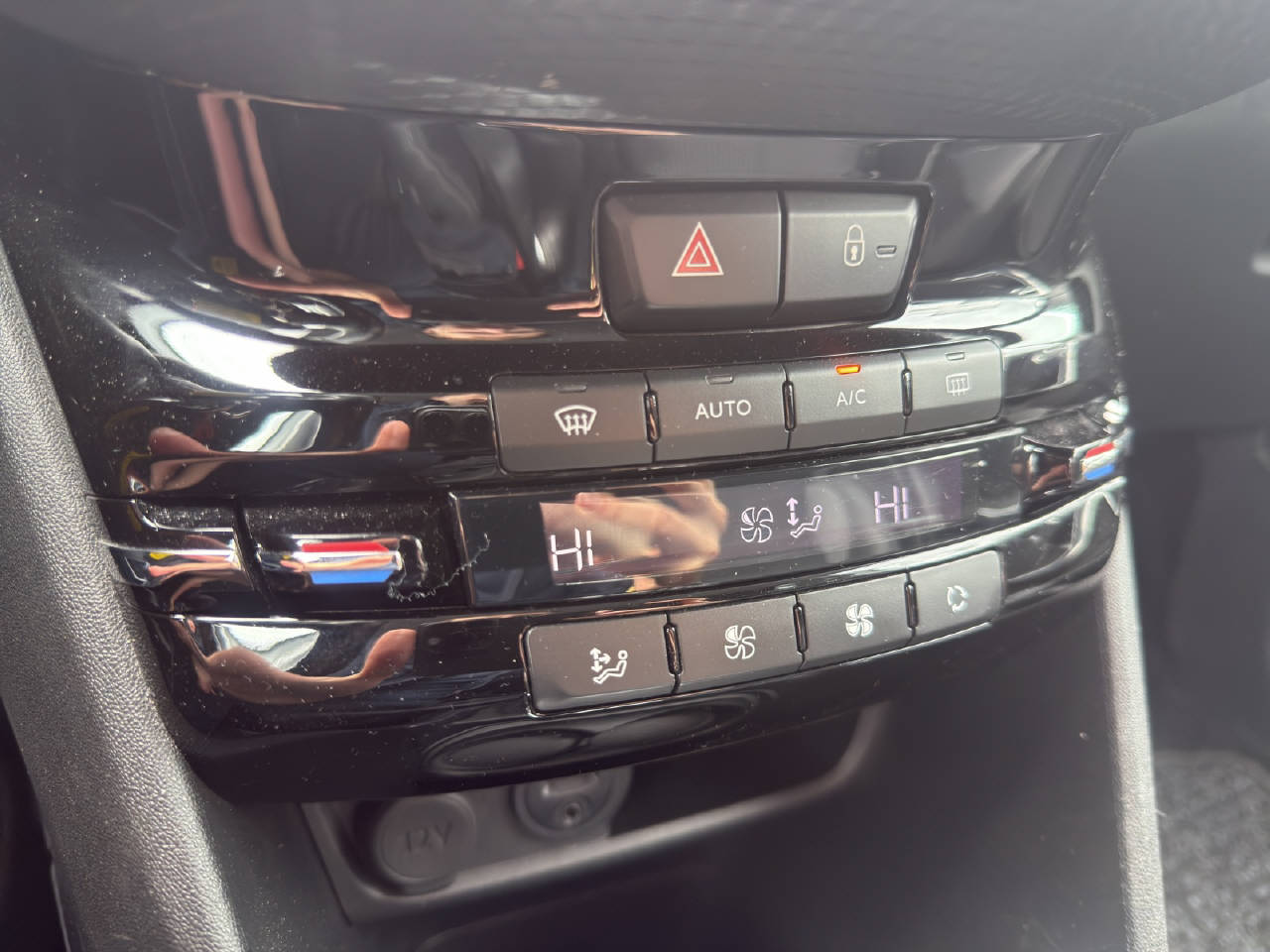 PEUGEOT 2008 1.2 PureTech Active EGS S-image-8