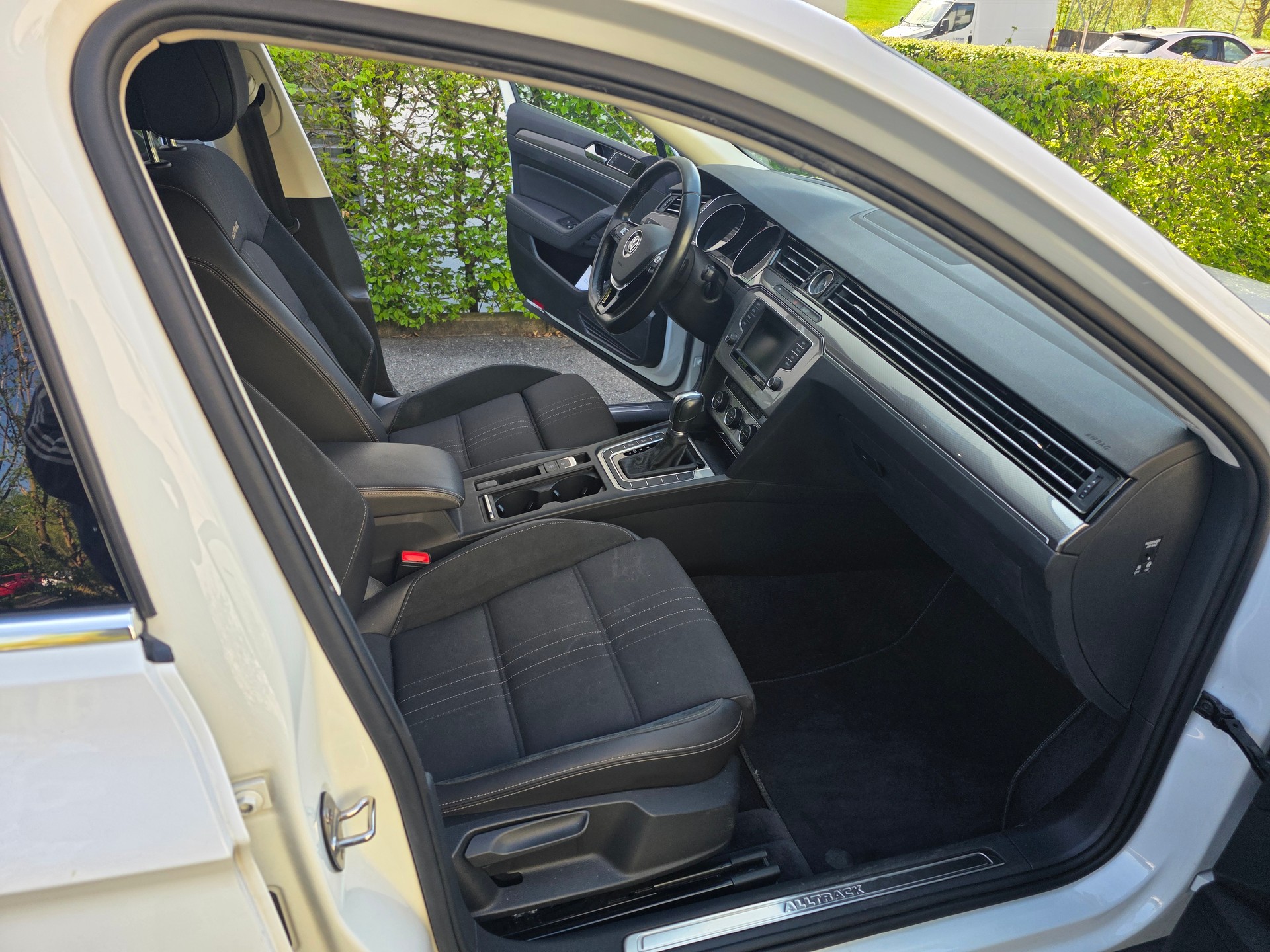 VW Passat Alltrack 2.0 TDI BMT 4Motion DSG-image-10