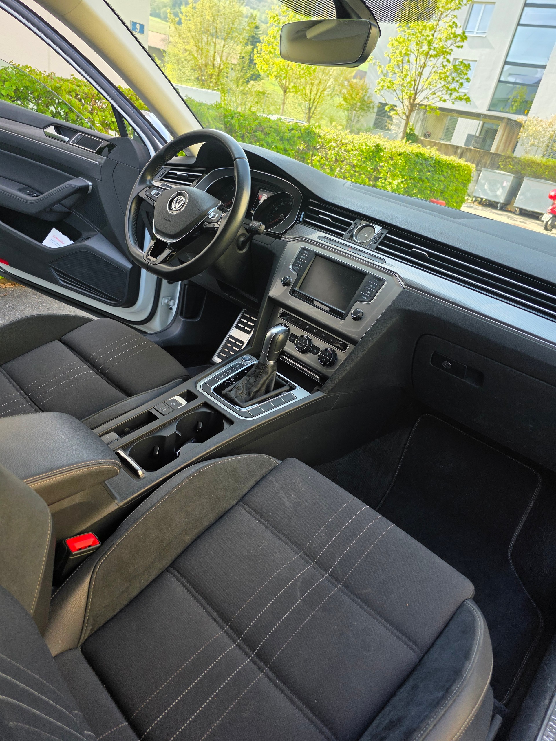 VW Passat Alltrack 2.0 TDI BMT 4Motion DSG-image-12