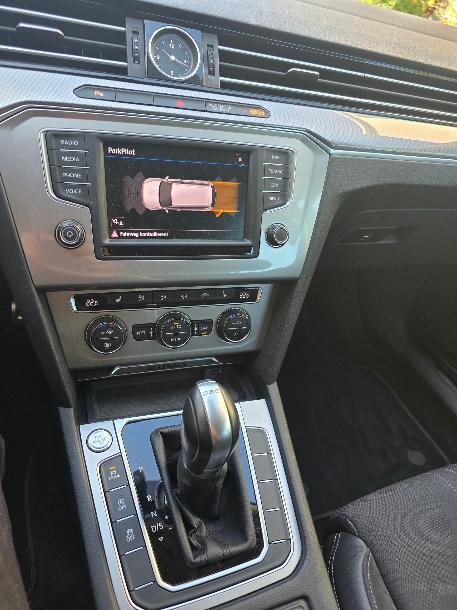 VW Passat Alltrack 2.0 TDI BMT 4Motion DSG-image-16