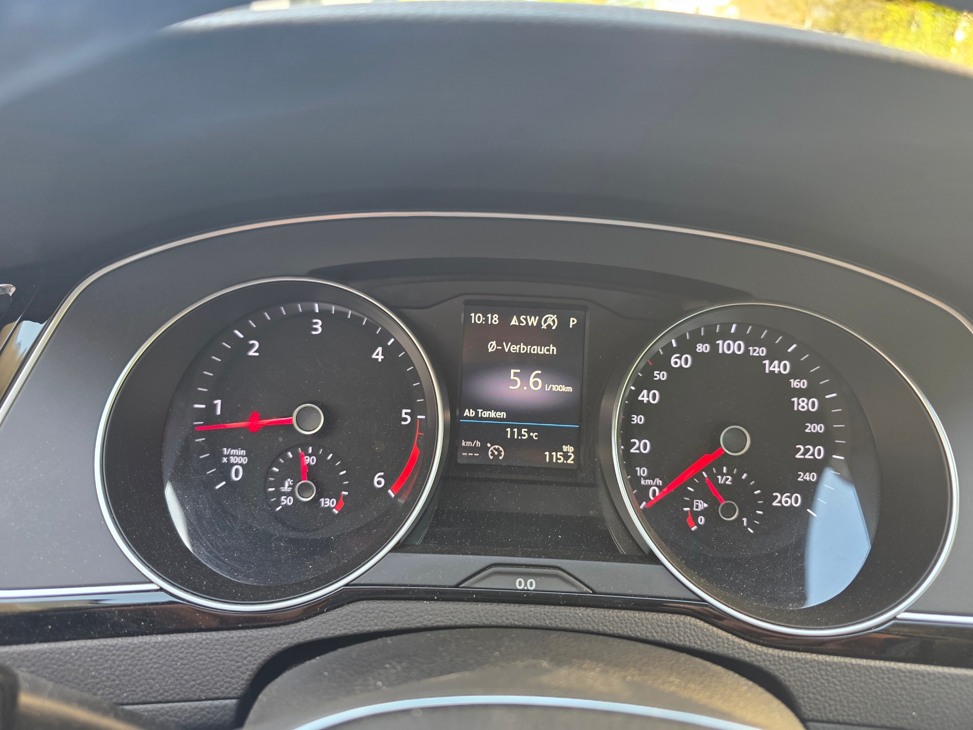 VW Passat Alltrack 2.0 TDI BMT 4Motion DSG-image-17