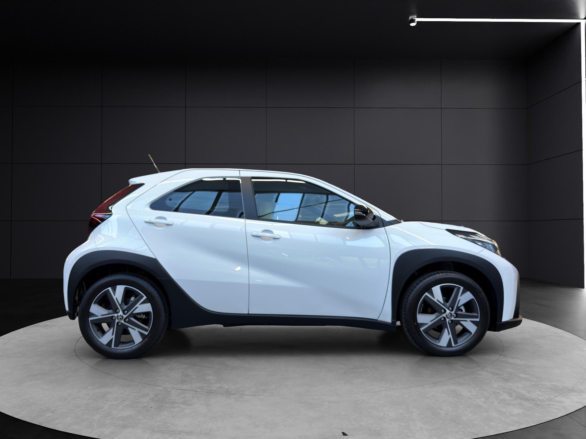 TOYOTA Aygo X 1.5 VVT-i HSD Trend-image-5