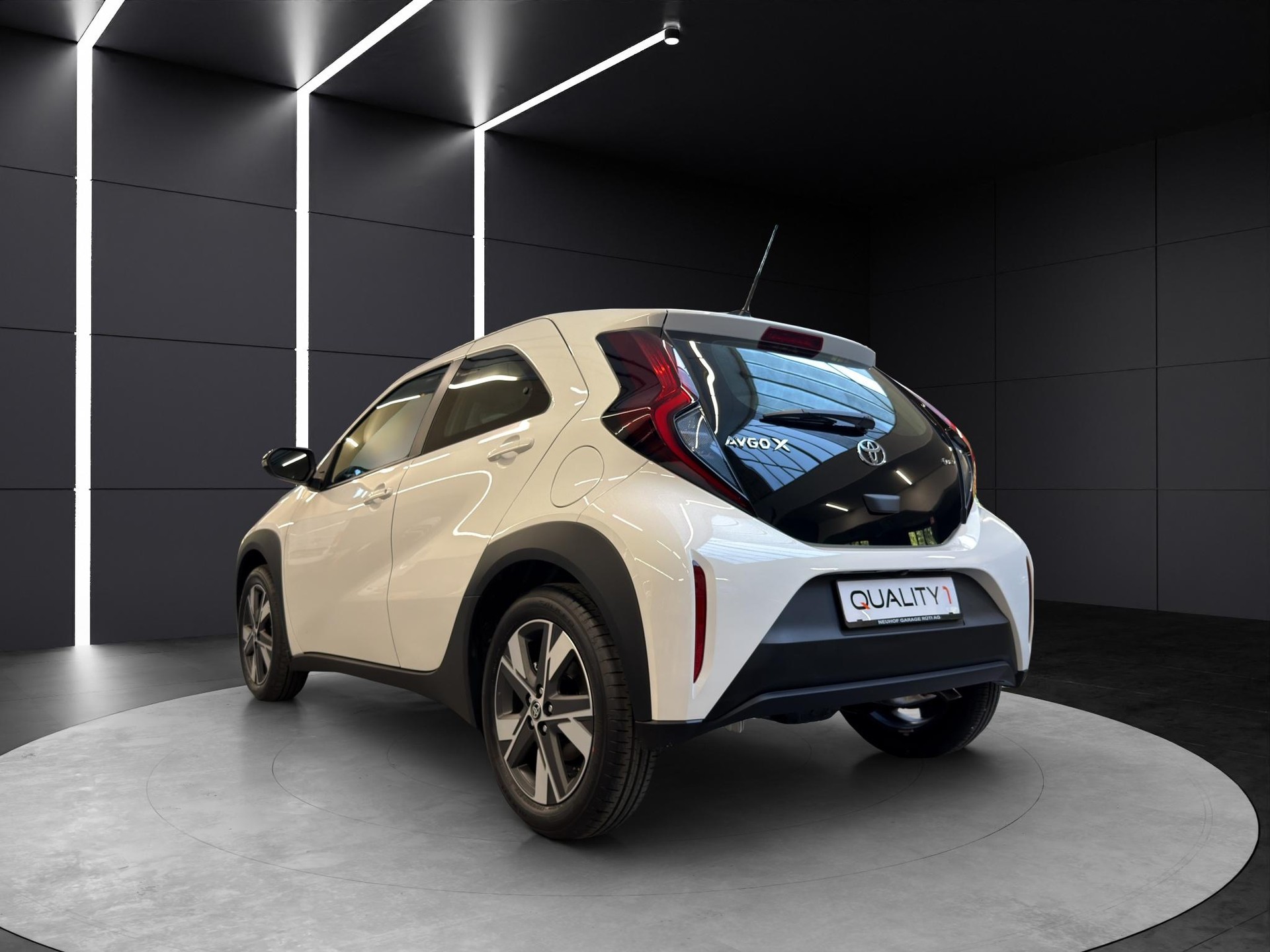 TOYOTA Aygo X 1.5 VVT-i HSD Trend-showroom-element-2
