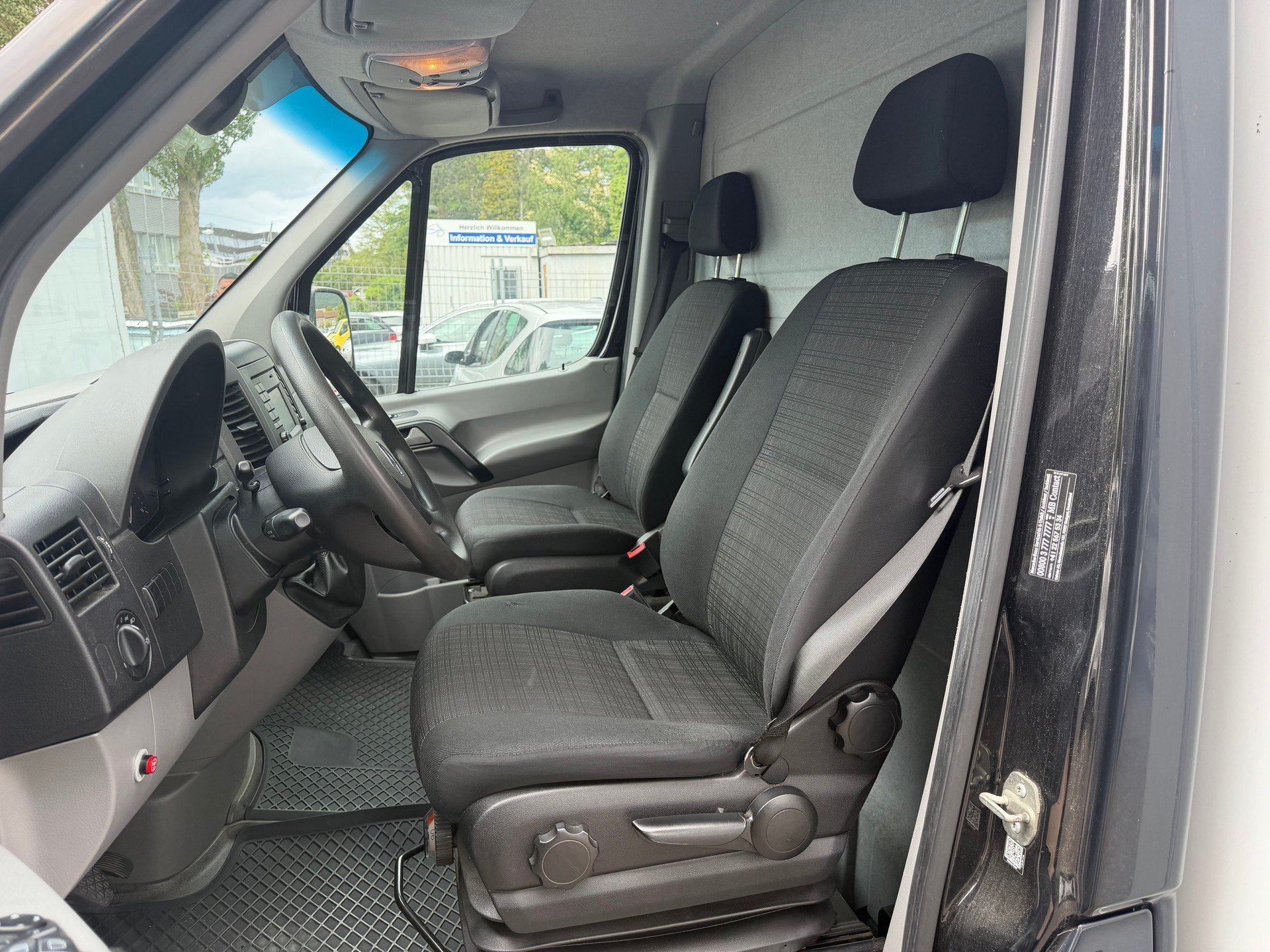 MERCEDES-BENZ Sprinter 316 CDI Standard ** CH-Fahrzeug ** Hebebühne * RF-Kamera * Nutzlast 800Kg * Frisch Ab MFK-image-2