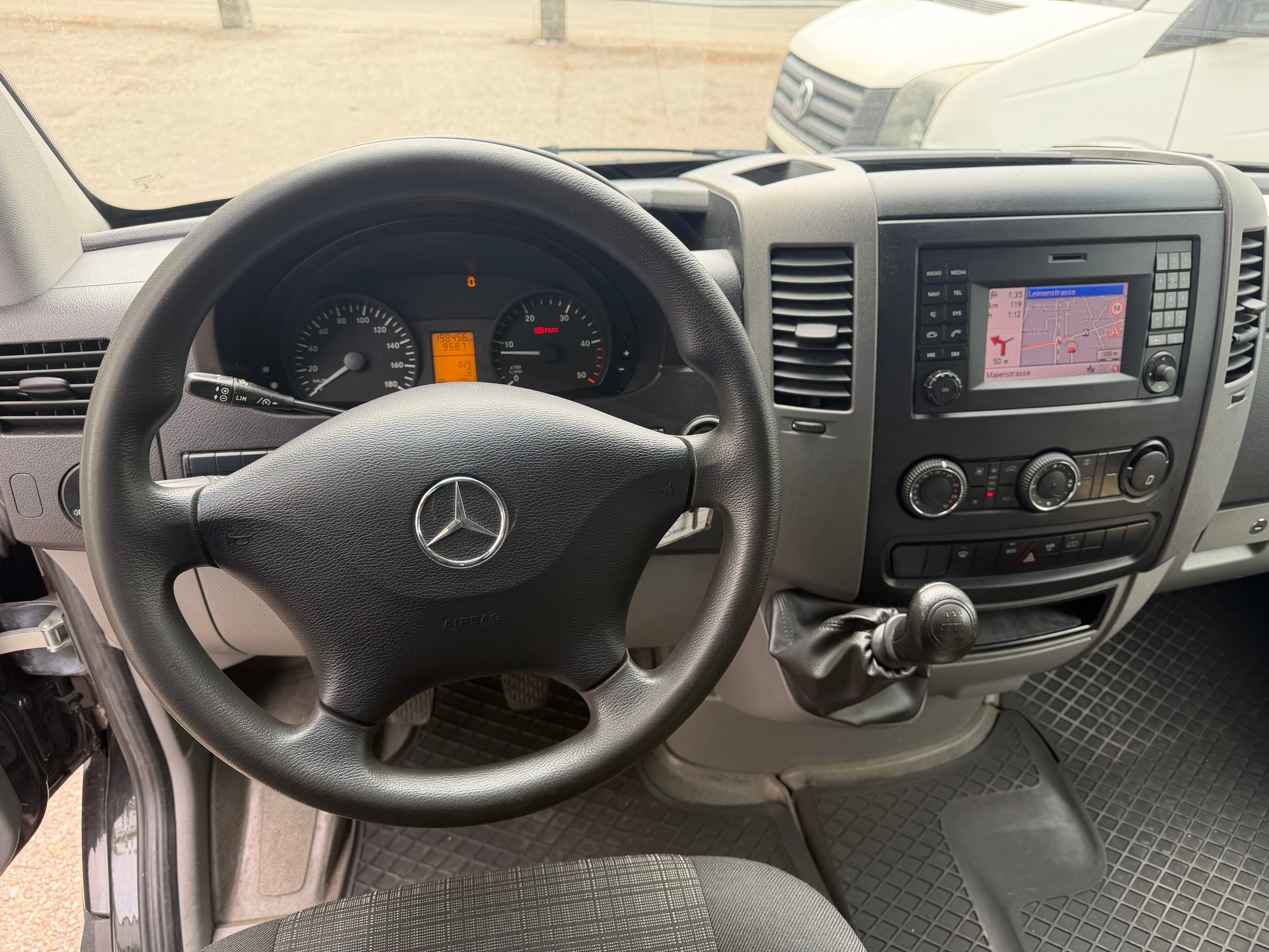 MERCEDES-BENZ Sprinter 316 CDI Standard ** CH-Fahrzeug ** Hebebühne * RF-Kamera * Nutzlast 800Kg * Frisch Ab MFK-image-3