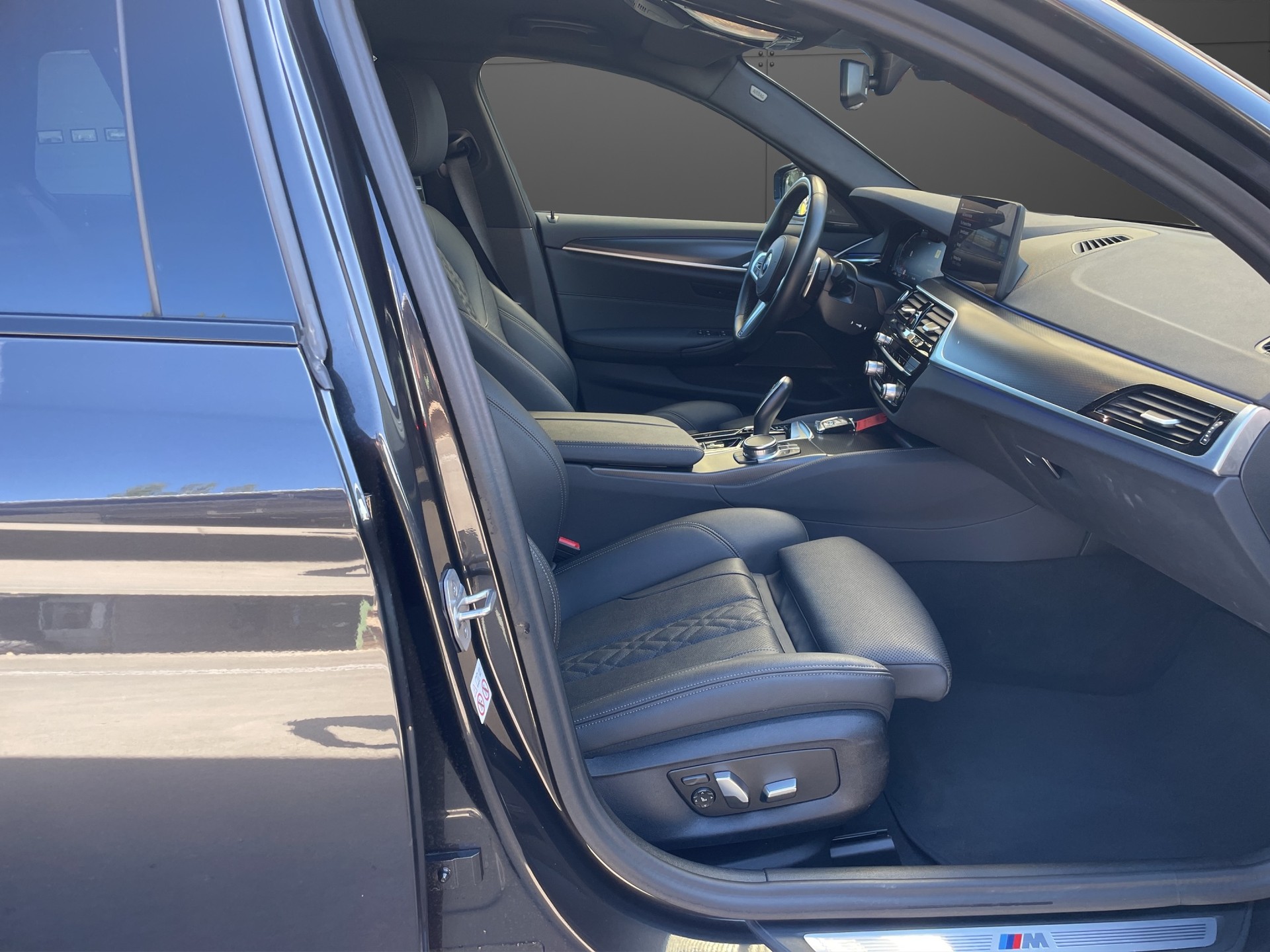 BMW 530d xDrive 48V Touring Pure M Sport Steptronic-image-14