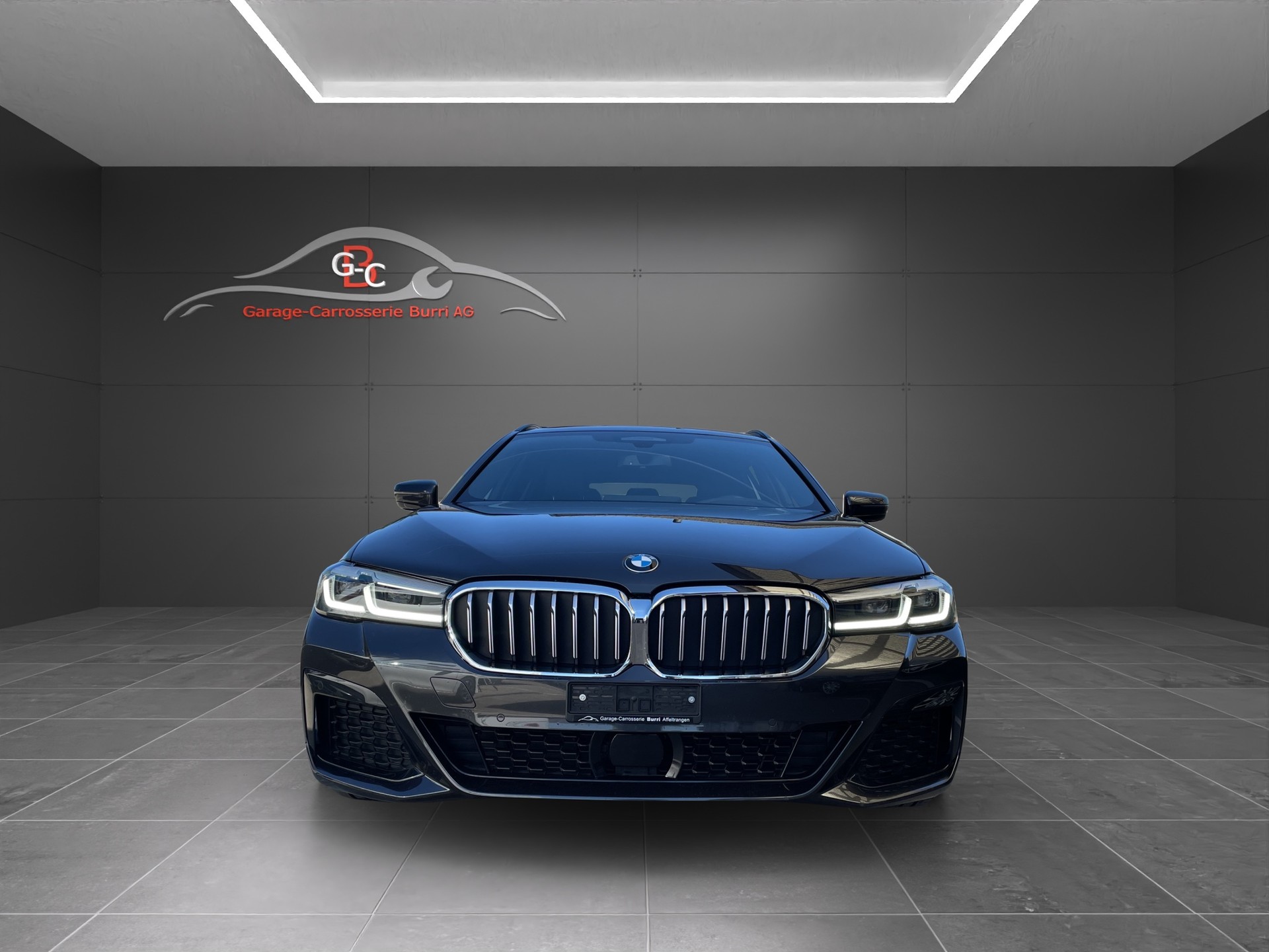 BMW 530d xDrive 48V Touring Pure M Sport Steptronic-image-1