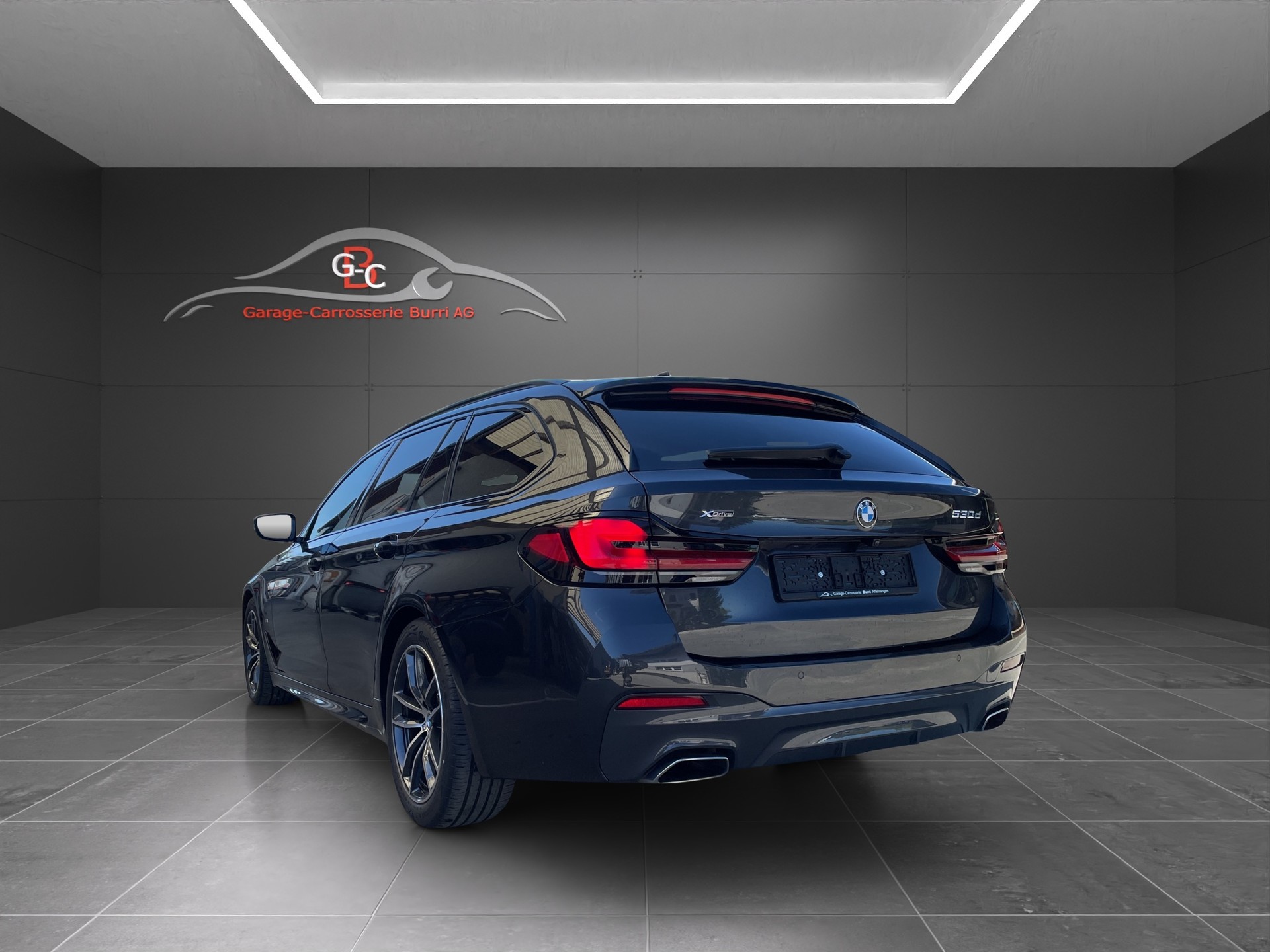 BMW 530d xDrive 48V Touring Pure M Sport Steptronic-image-5