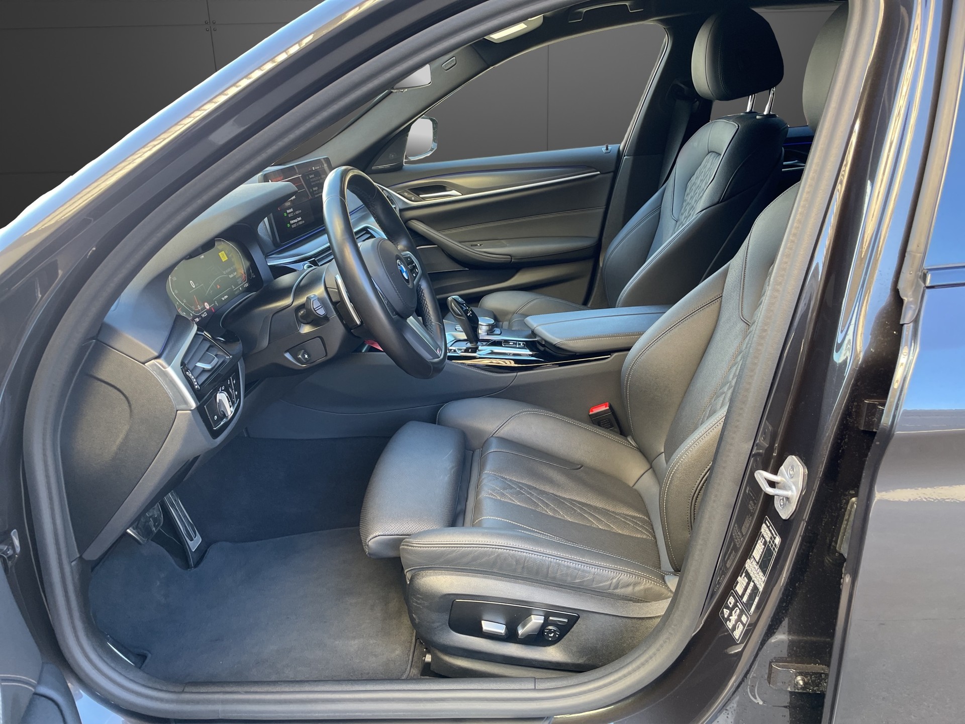 BMW 530d xDrive 48V Touring Pure M Sport Steptronic-image-13