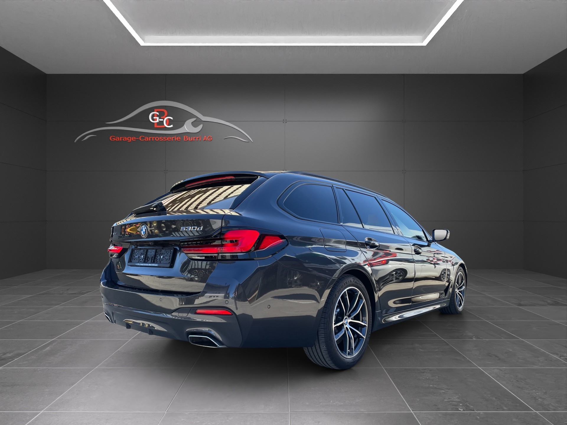 BMW 530d xDrive 48V Touring Pure M Sport Steptronic-image-3