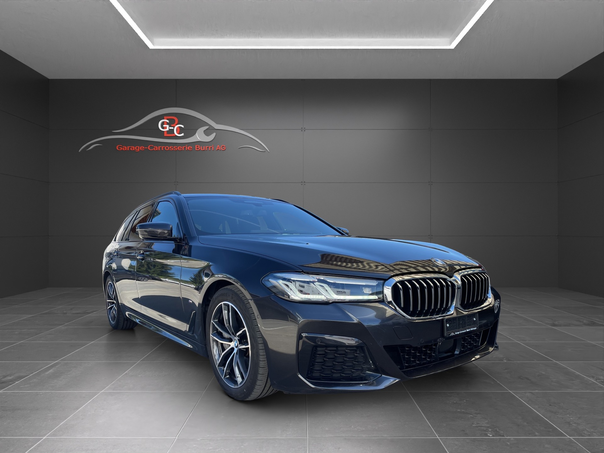 BMW 530d xDrive 48V Touring Pure M Sport Steptronic-image-2