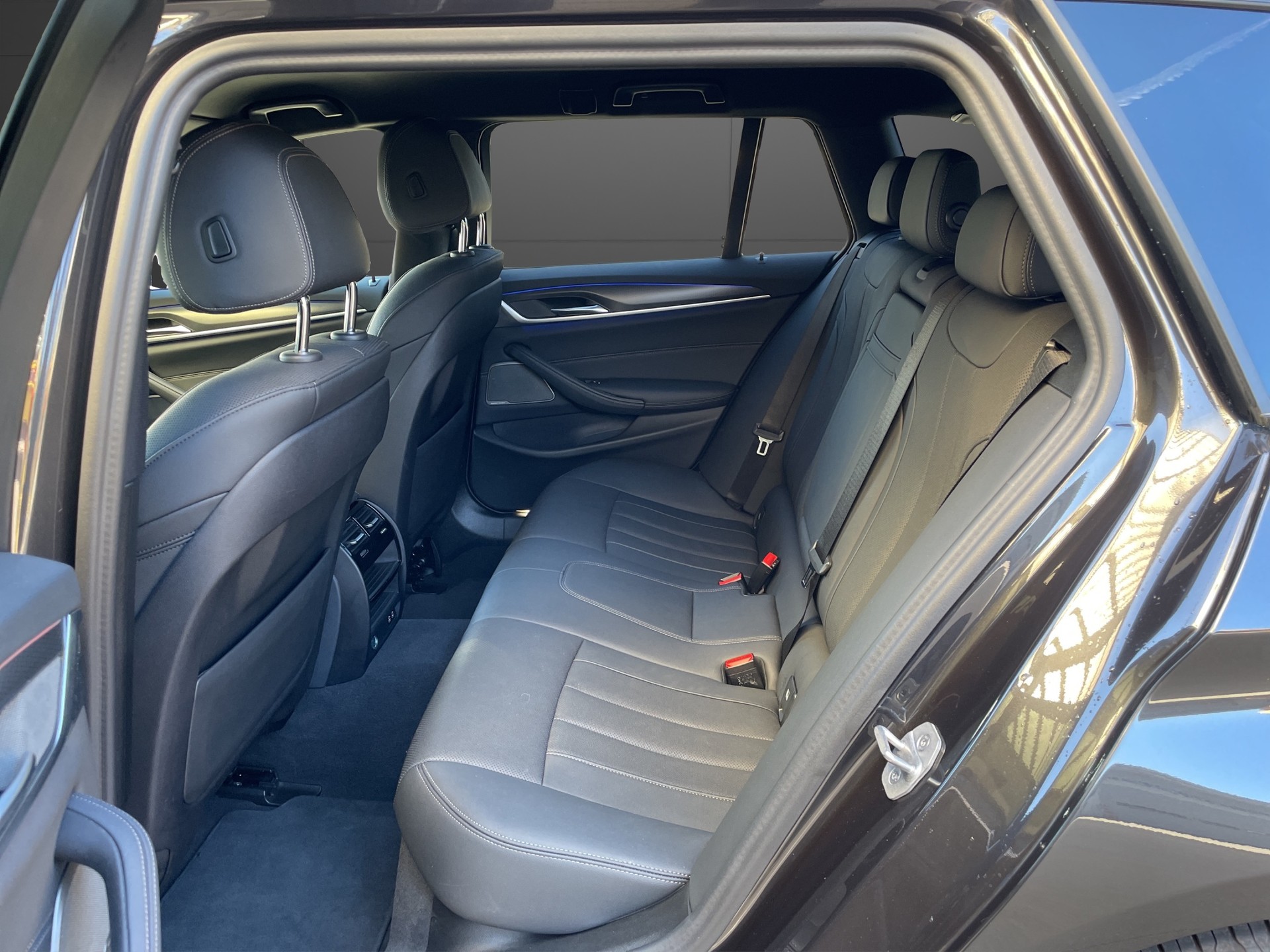 BMW 530d xDrive 48V Touring Pure M Sport Steptronic-image-7
