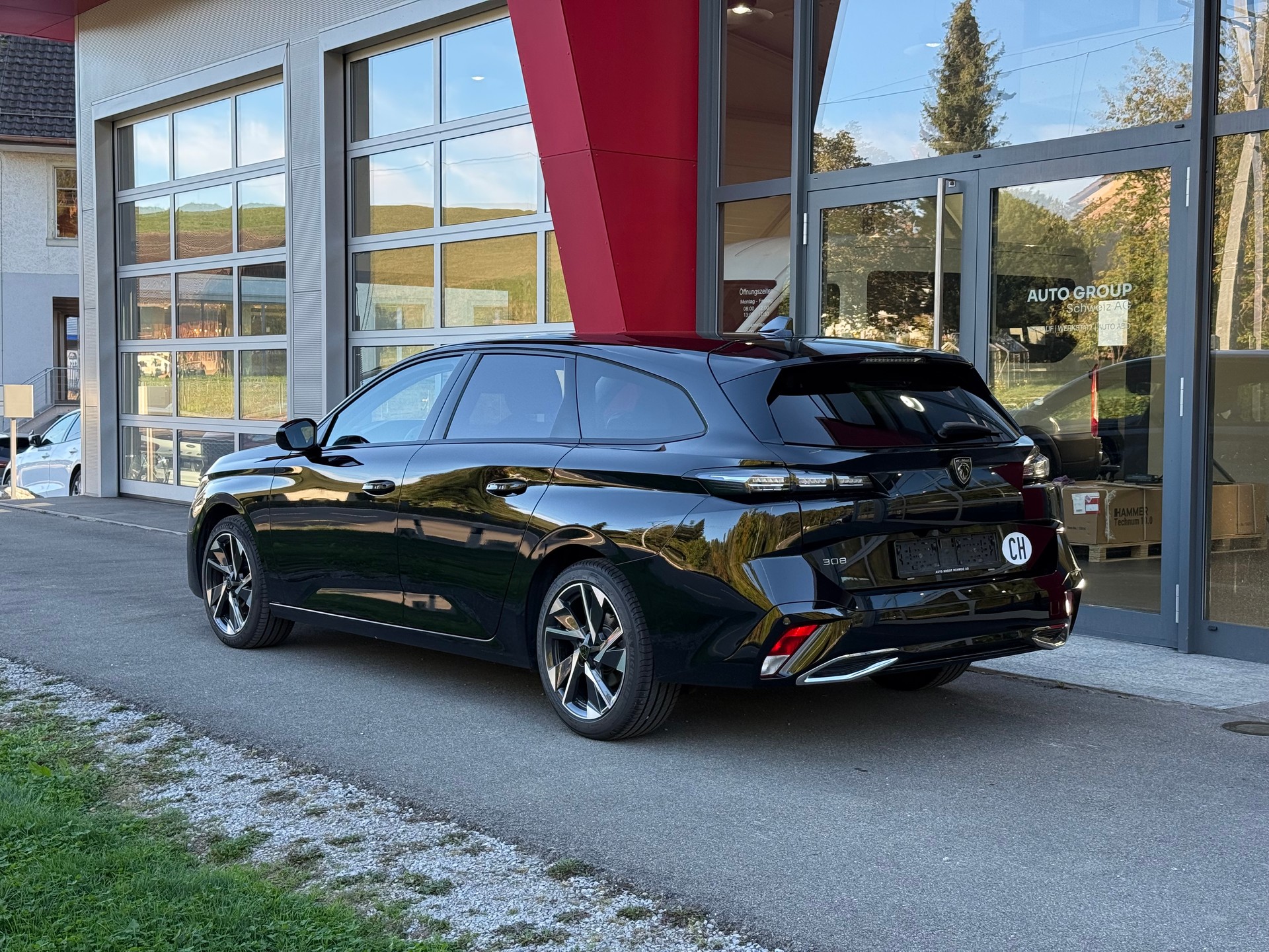 PEUGEOT 308 SW 1.2 Pure Tech Allure EAT8 LEASING AB 259.05 CHF / MONAT-showroom-element-2
