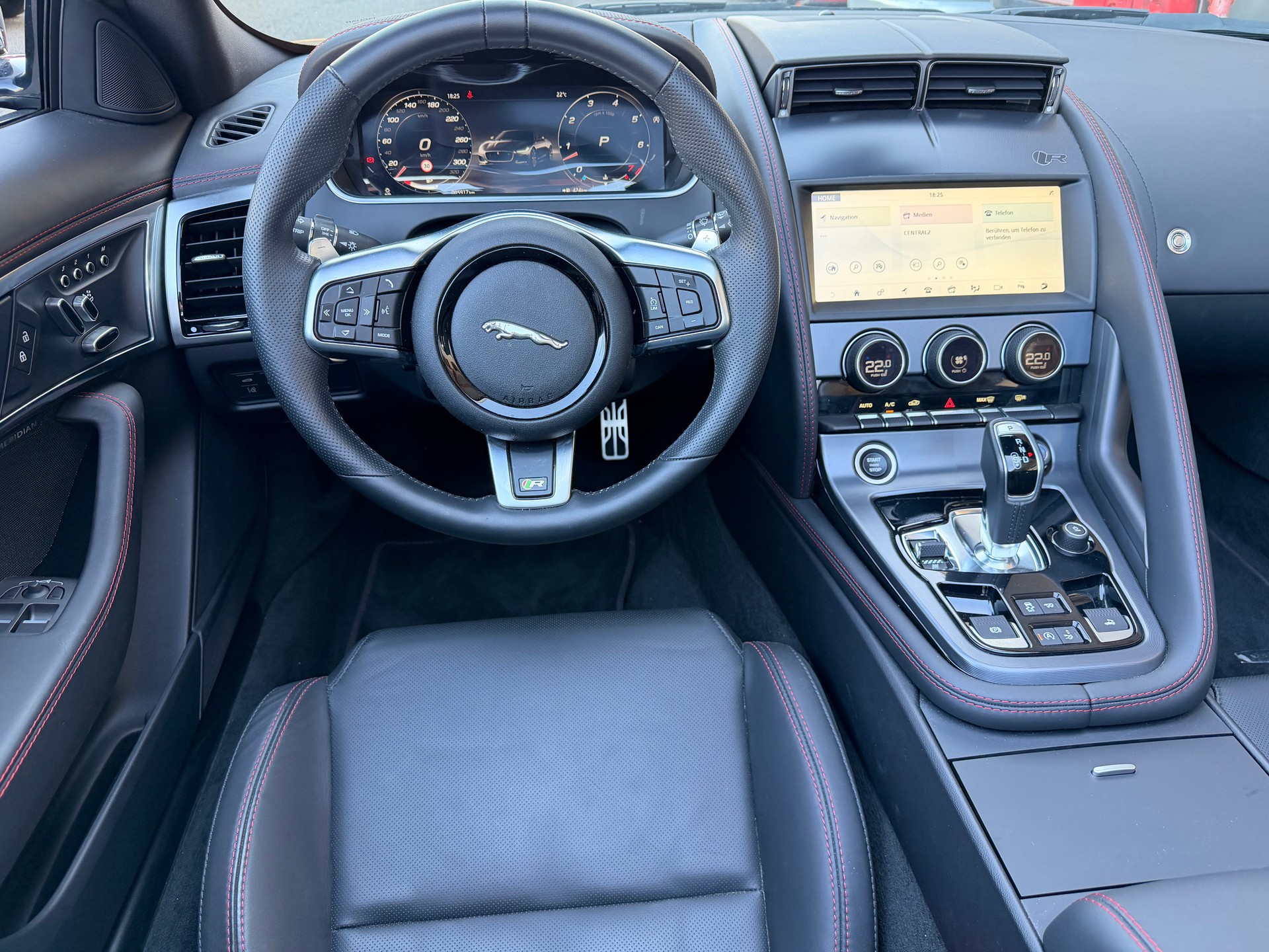 JAGUAR F-Type Convertible 5.0 V8 R75 AWD Automatik-image-14