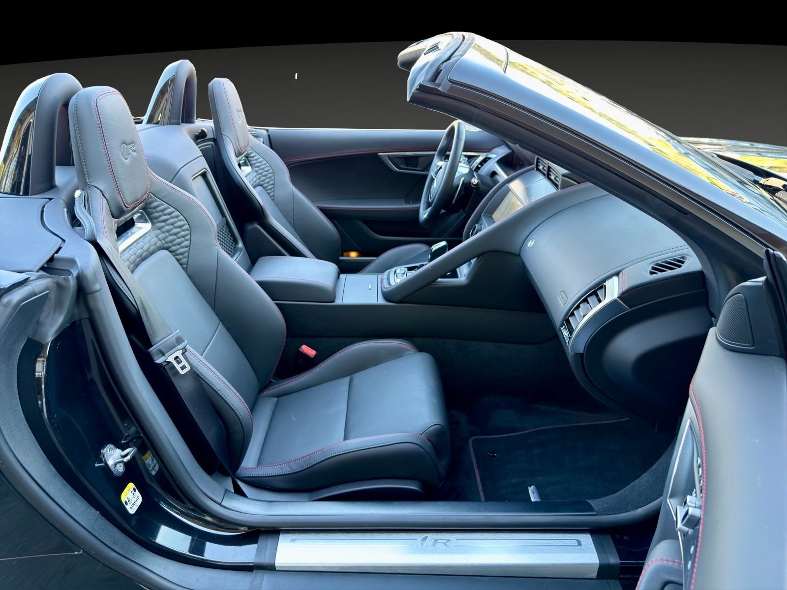 JAGUAR F-Type Convertible 5.0 V8 R75 AWD Automatik-image-17
