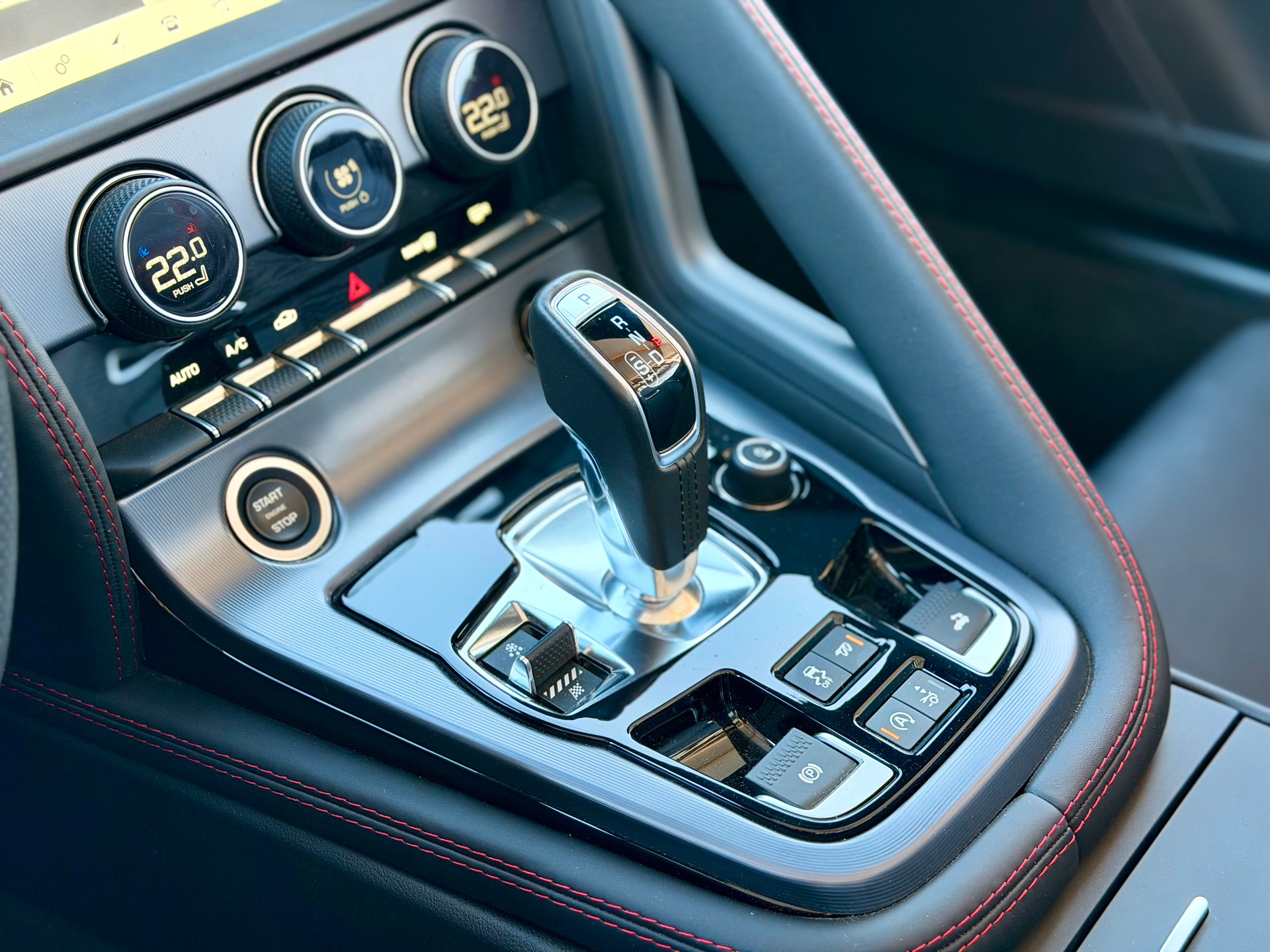 JAGUAR F-Type Convertible 5.0 V8 R75 AWD Automatik-image-21