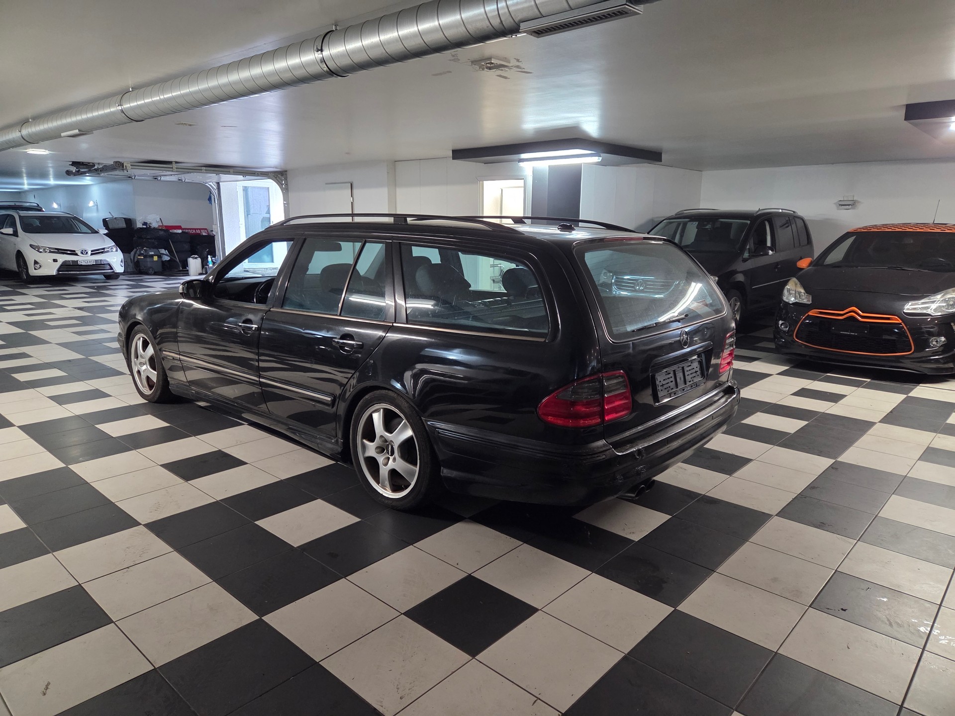 MERCEDES-BENZ E 55 AMG Avantgarde Automatic-image-2